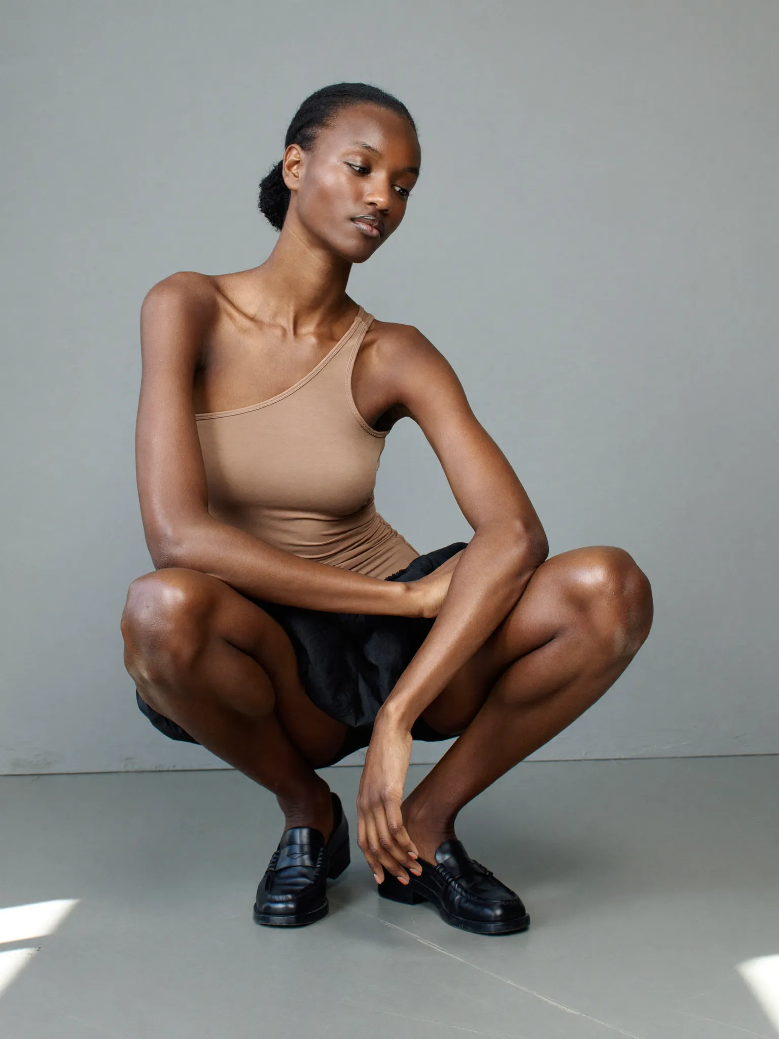 패션 포즈: Crouching · Three Quarter · On Knees · Both Bent