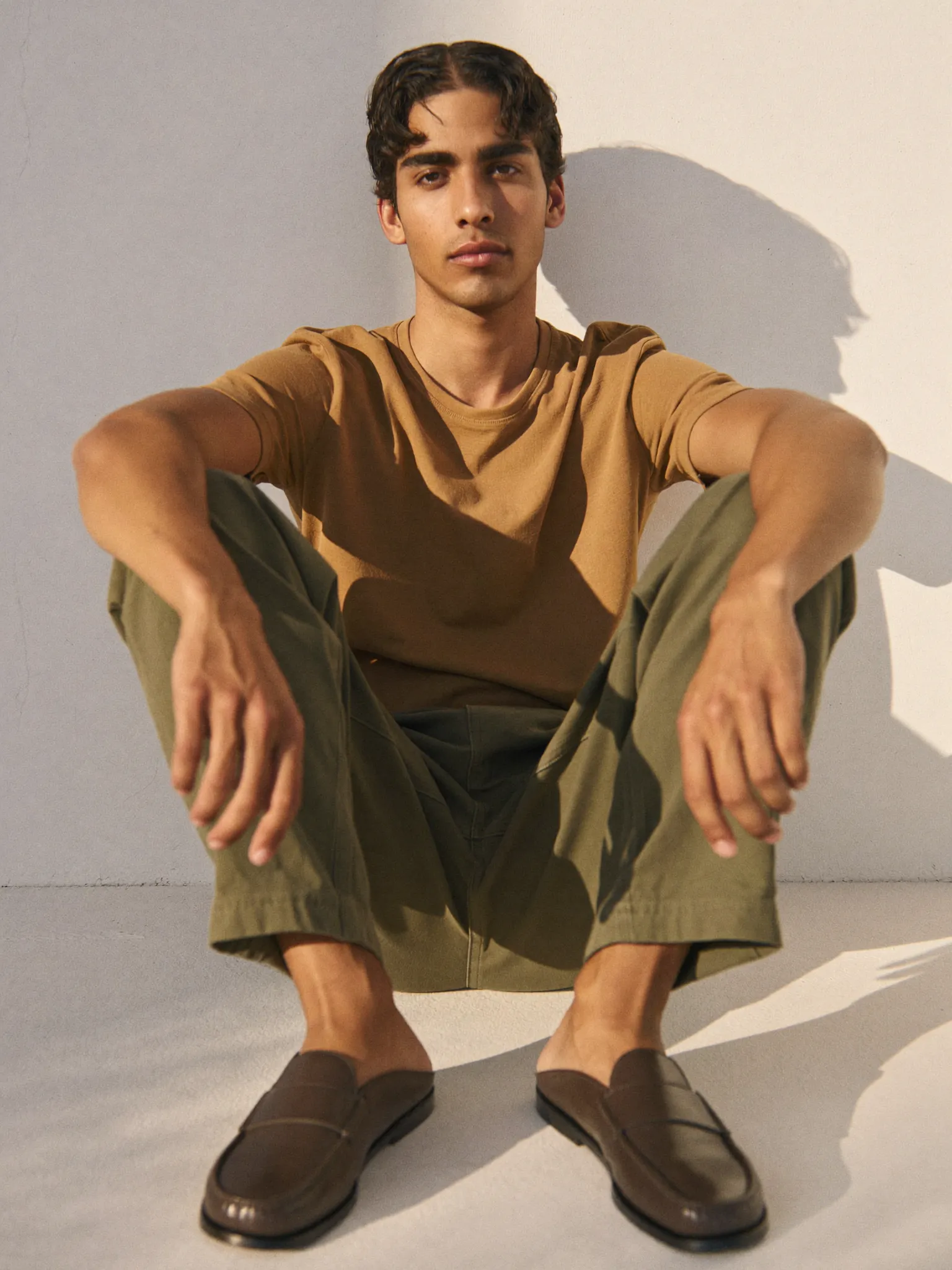 패션 포즈: Seated · Front · At Sides · Both Bent