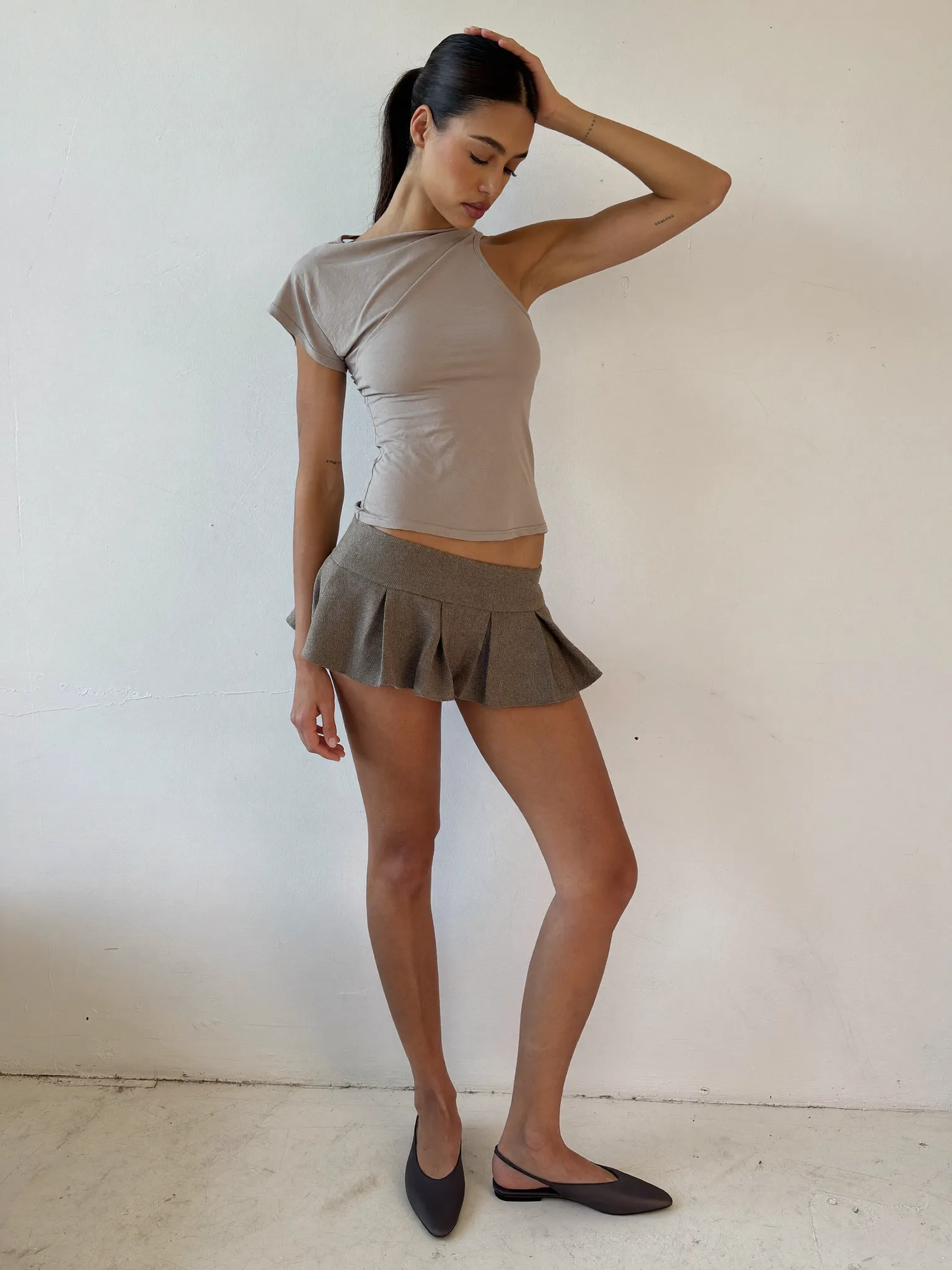 Fashion pose: Standing · Profile · Head Touch · Straight Even