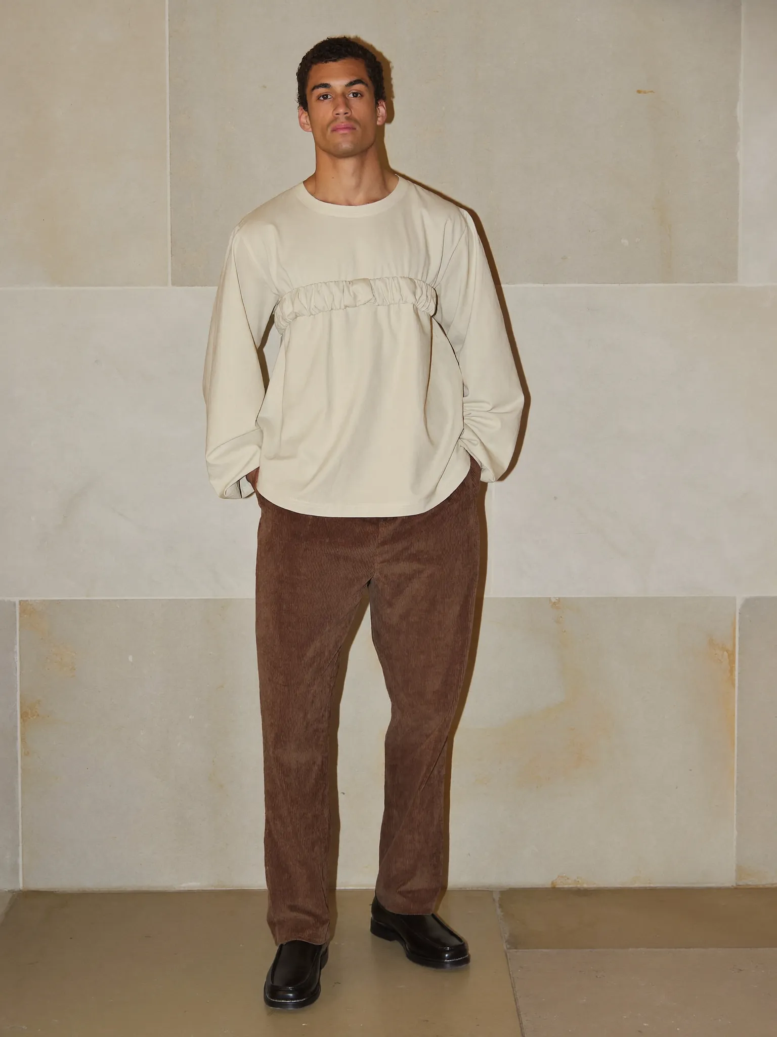 패션 포즈: Standing · Front · Both In Pockets · Apart