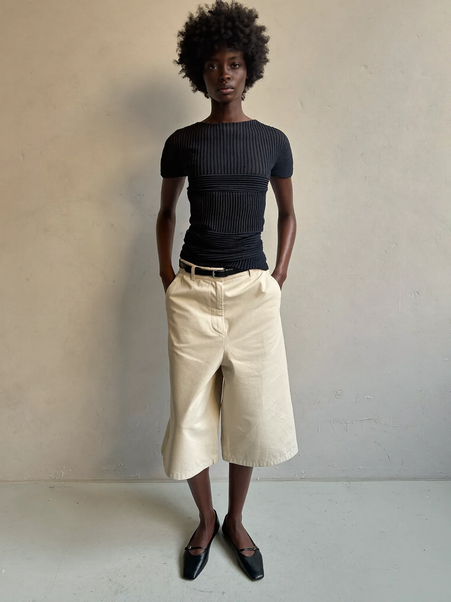패션 포즈: Standing · Front · Both In Pockets · Straight Even