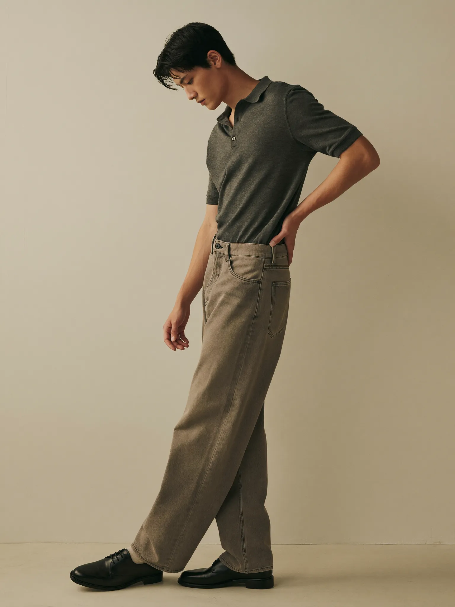 패션 포즈: Standing · Profile · One On Hip · Crossed