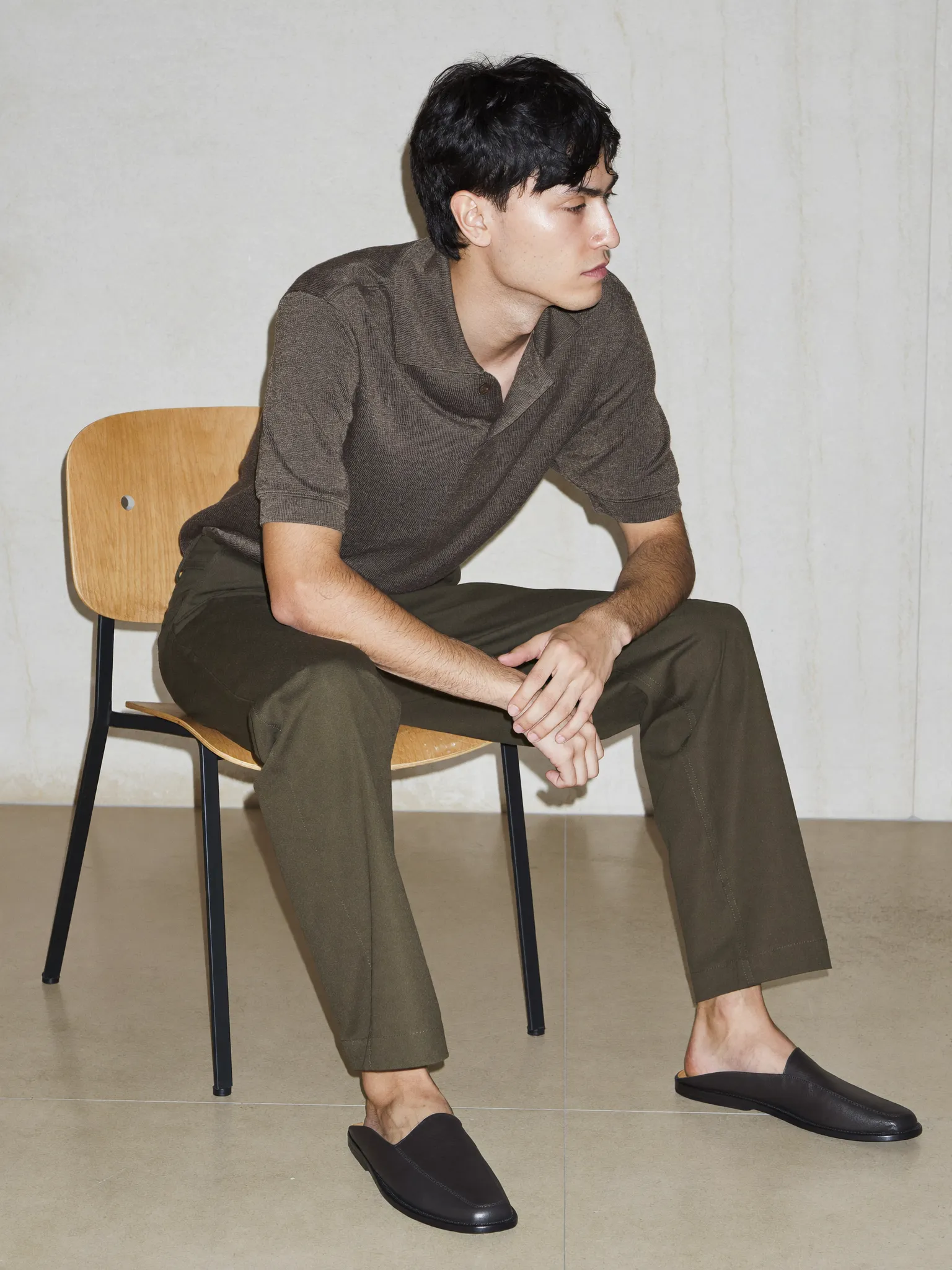 패션 포즈: Seated · Three Quarter · On Knees · Apart