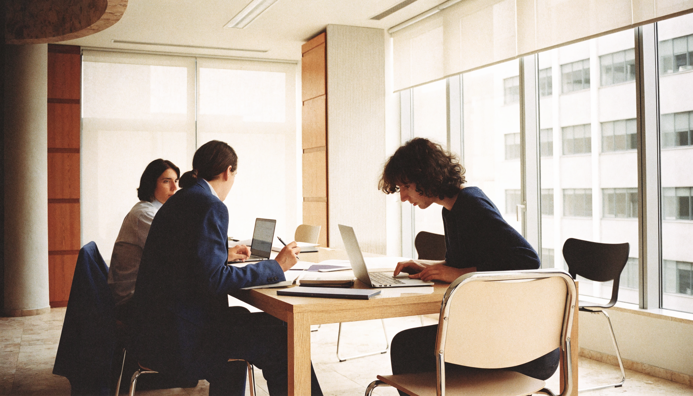 Team im Büro, betriebliche Altersvorsorge