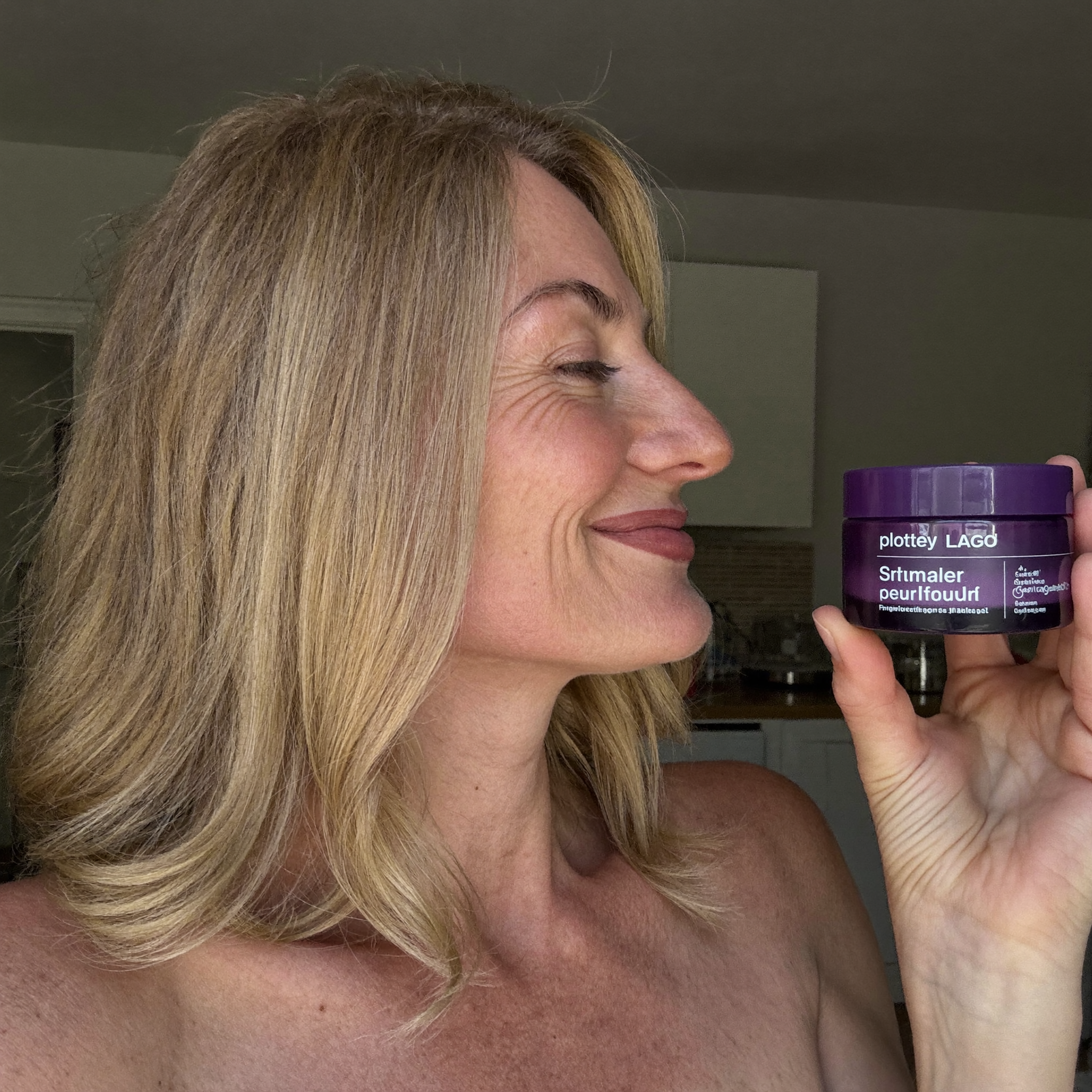 Jocelyn R., customer