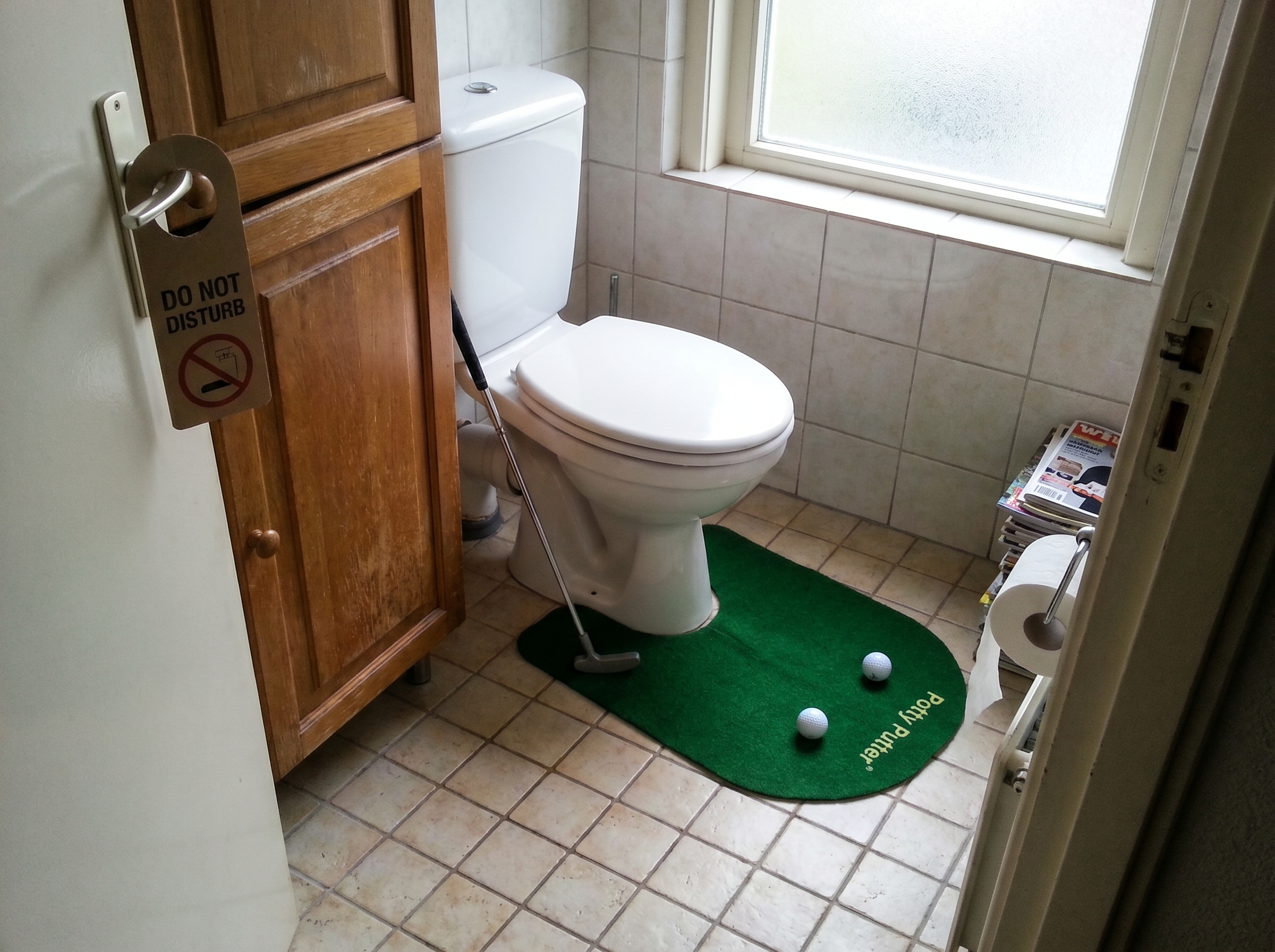 De Potty Putter: Een Onderzoek naar Golf op de Kleinste Green van het Huis