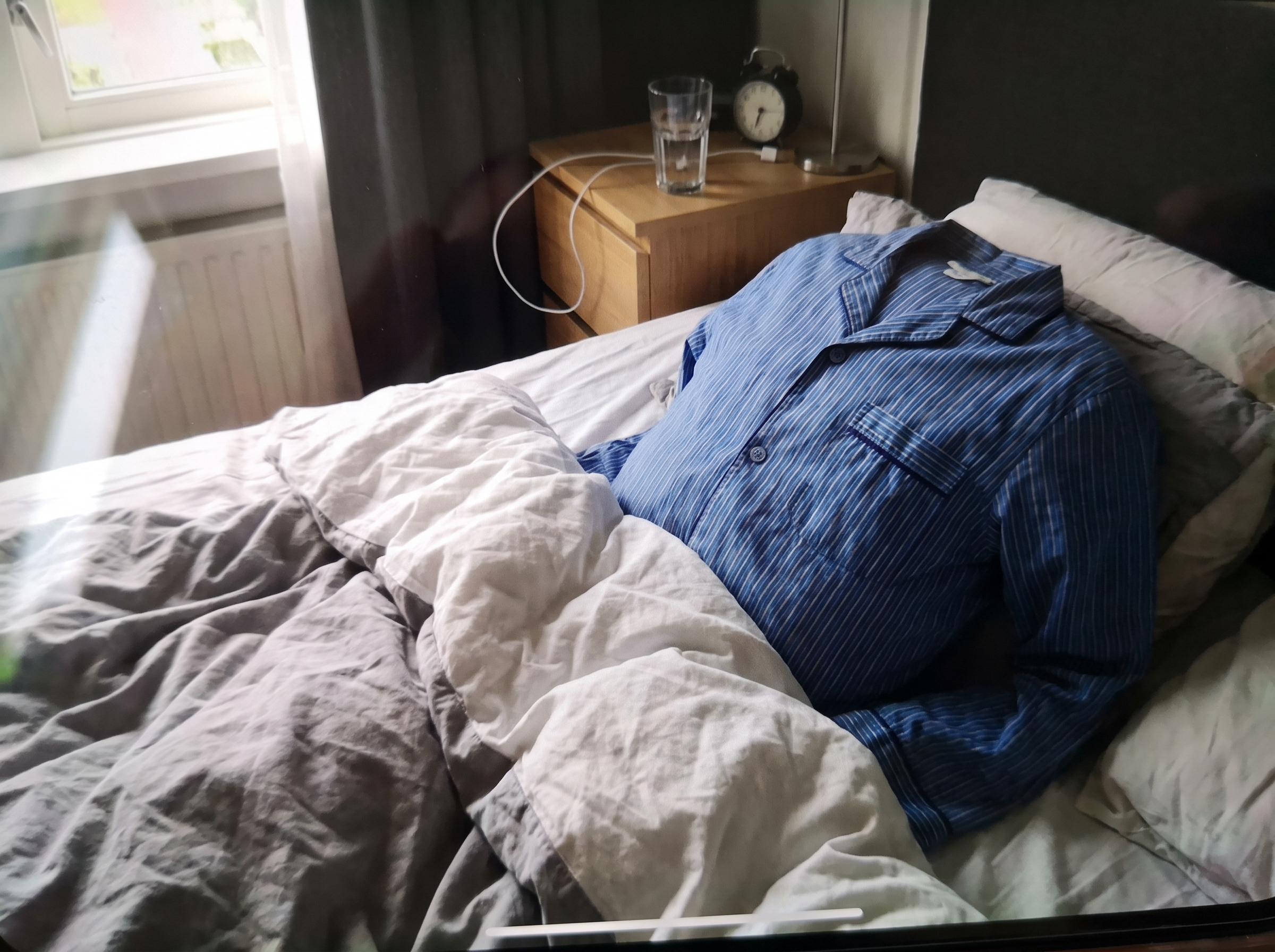 De Boyfriend Body Pillow: Een Onderzoek naar de Gesimuleerde Arm