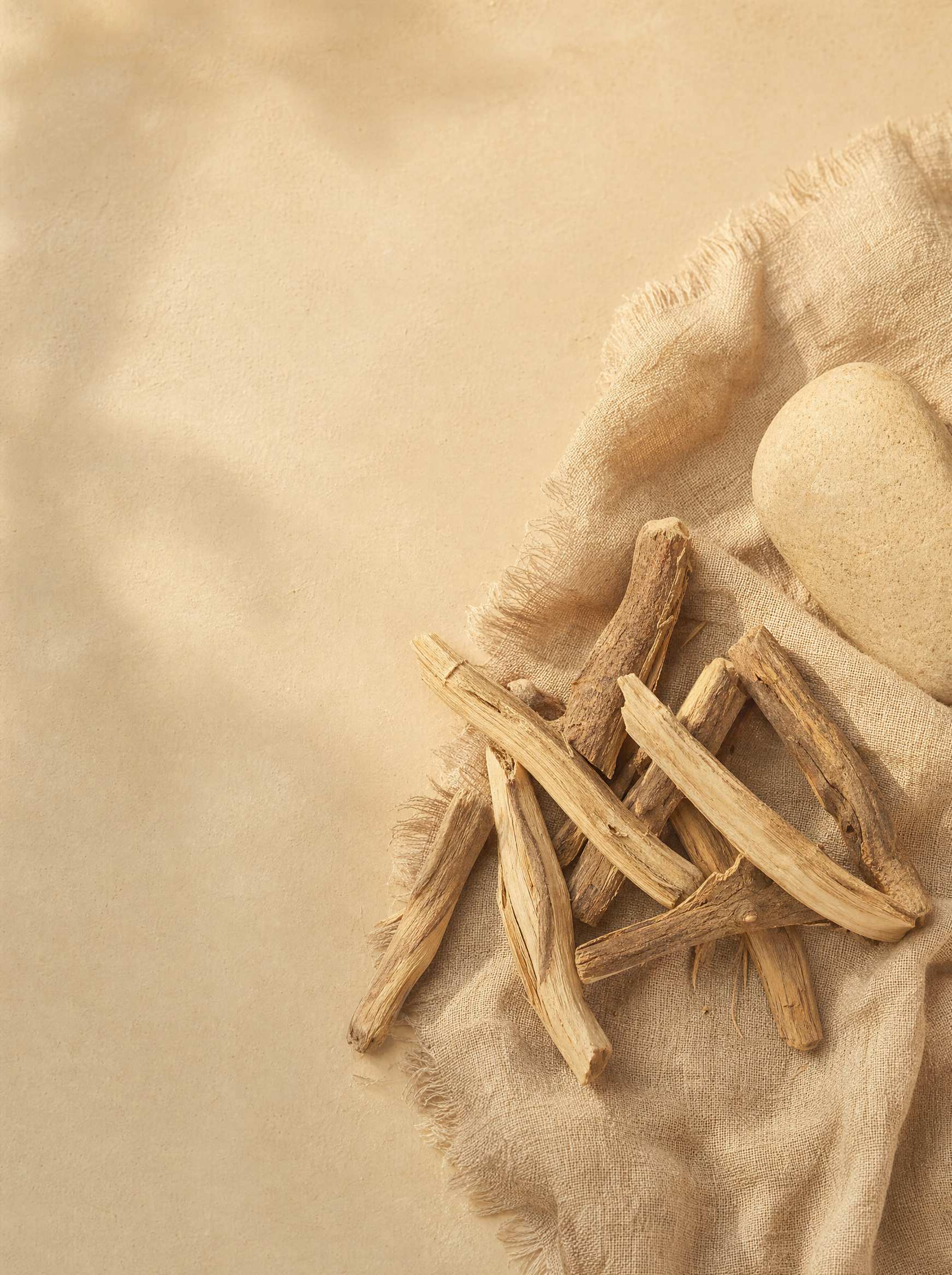 Raw Salvadora Persica root fragments, the single natural ingredient in meela Siwak sticks
