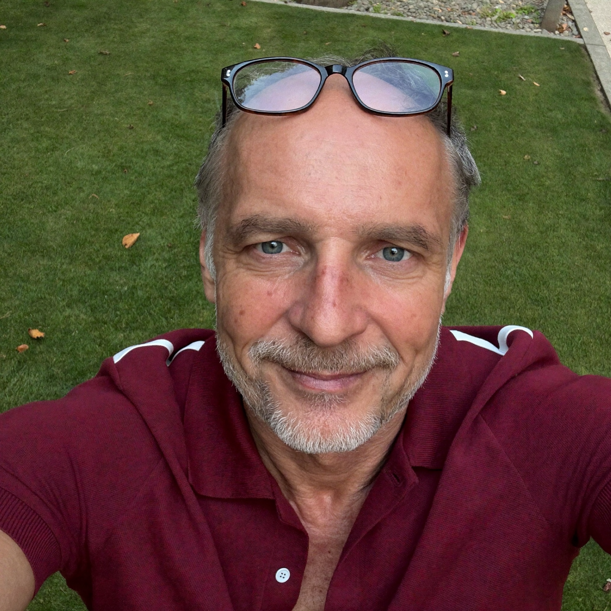 Stefan R.