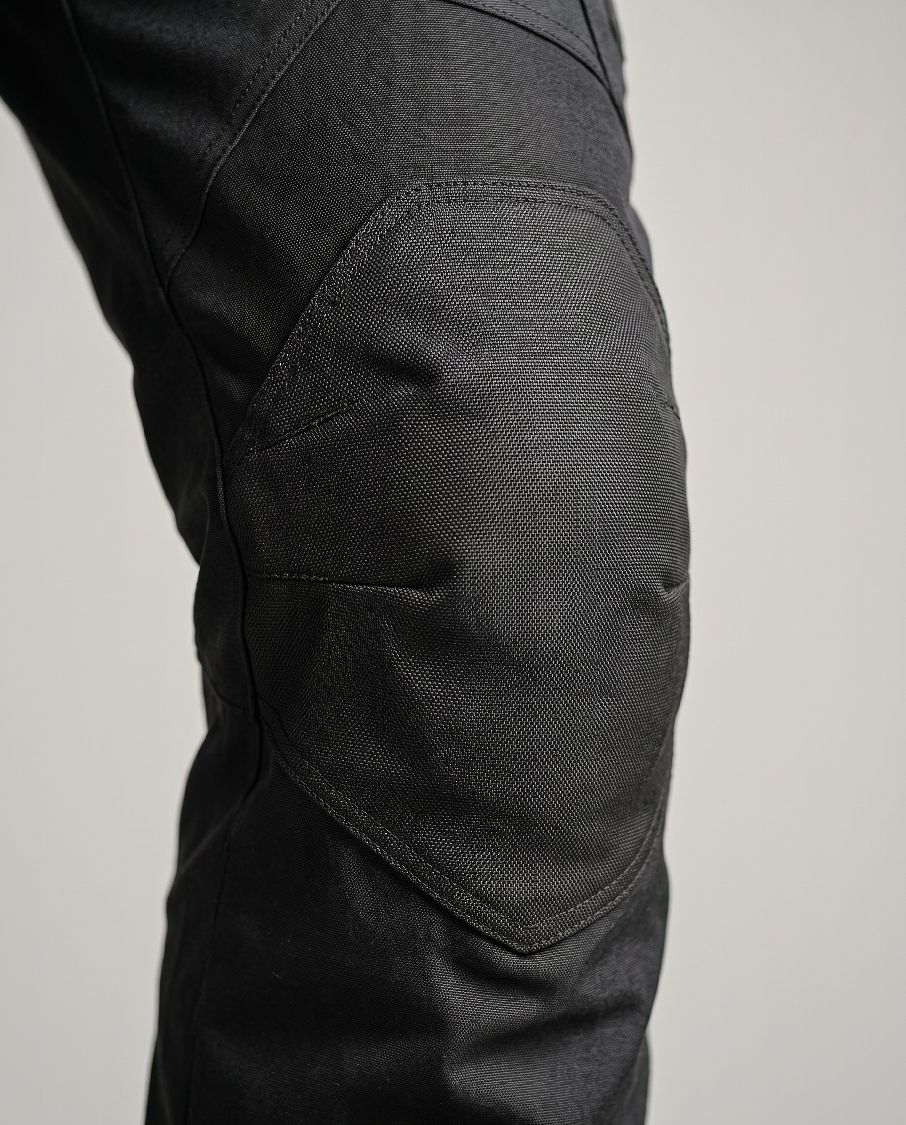 Reinforced knee panel with internal CE armour on the tactical cargo trousers