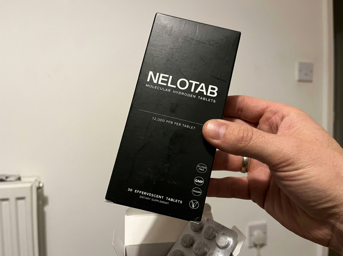Customer with NELOTAB package