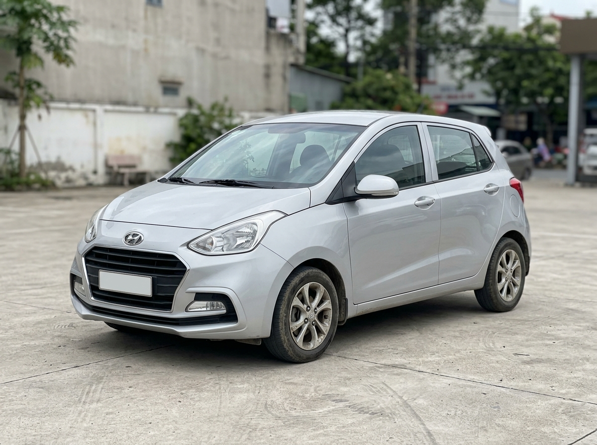 Hyundai Grand i10 1.2 AT 2020 màu bạc cũ tại Dĩ An, Bình Dương