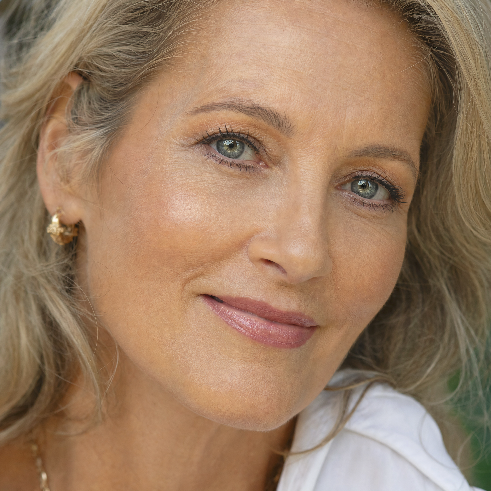 close-up, foundation on mature skin, no creasing ]
