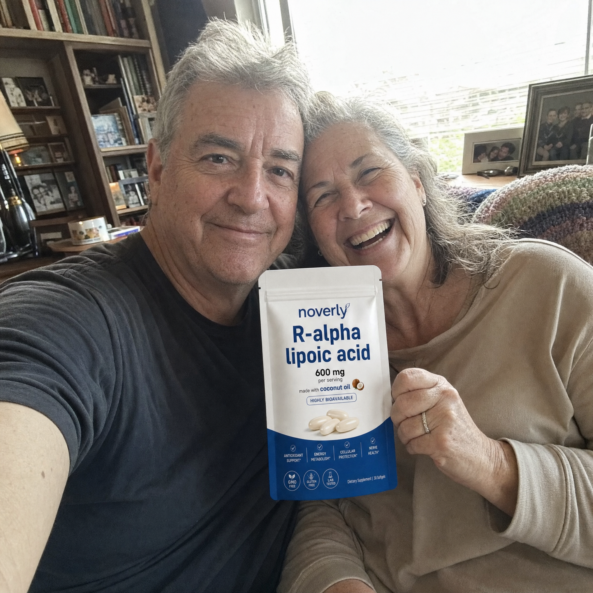 Married couple holding the Noverly pouch