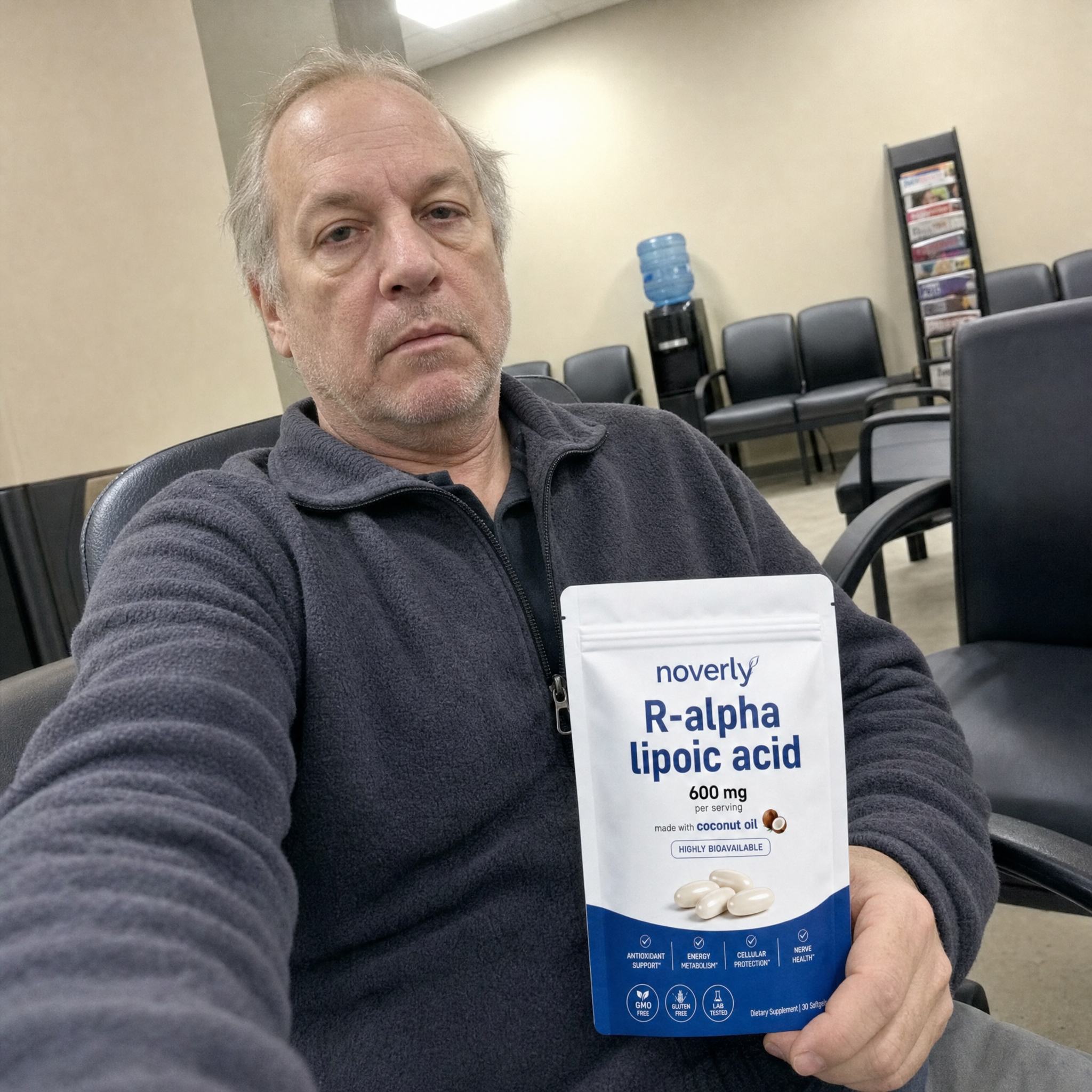 Customer in the clinic waiting room holding the Noverly pouch