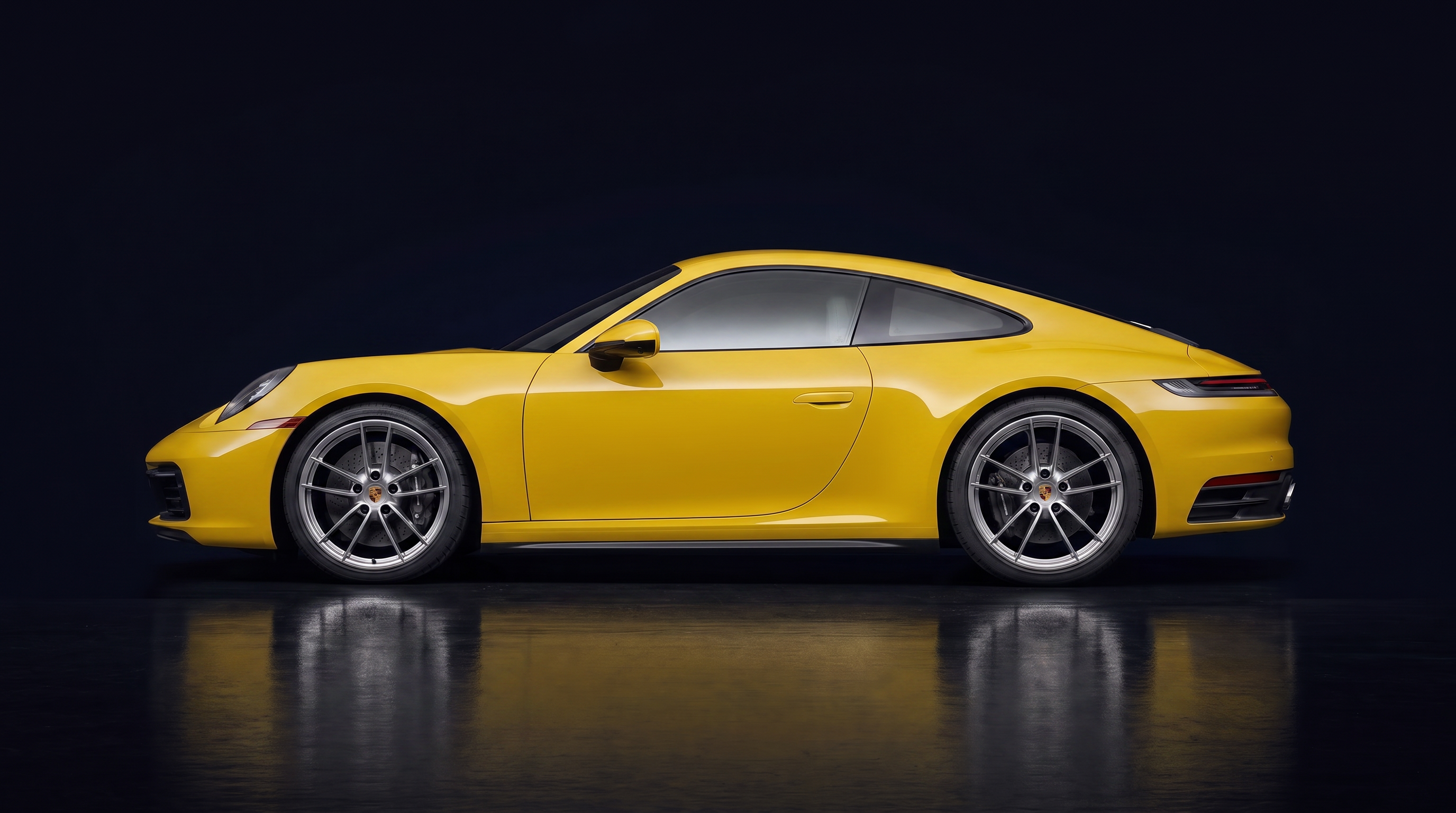 Porsche 911 con wrap amarillo