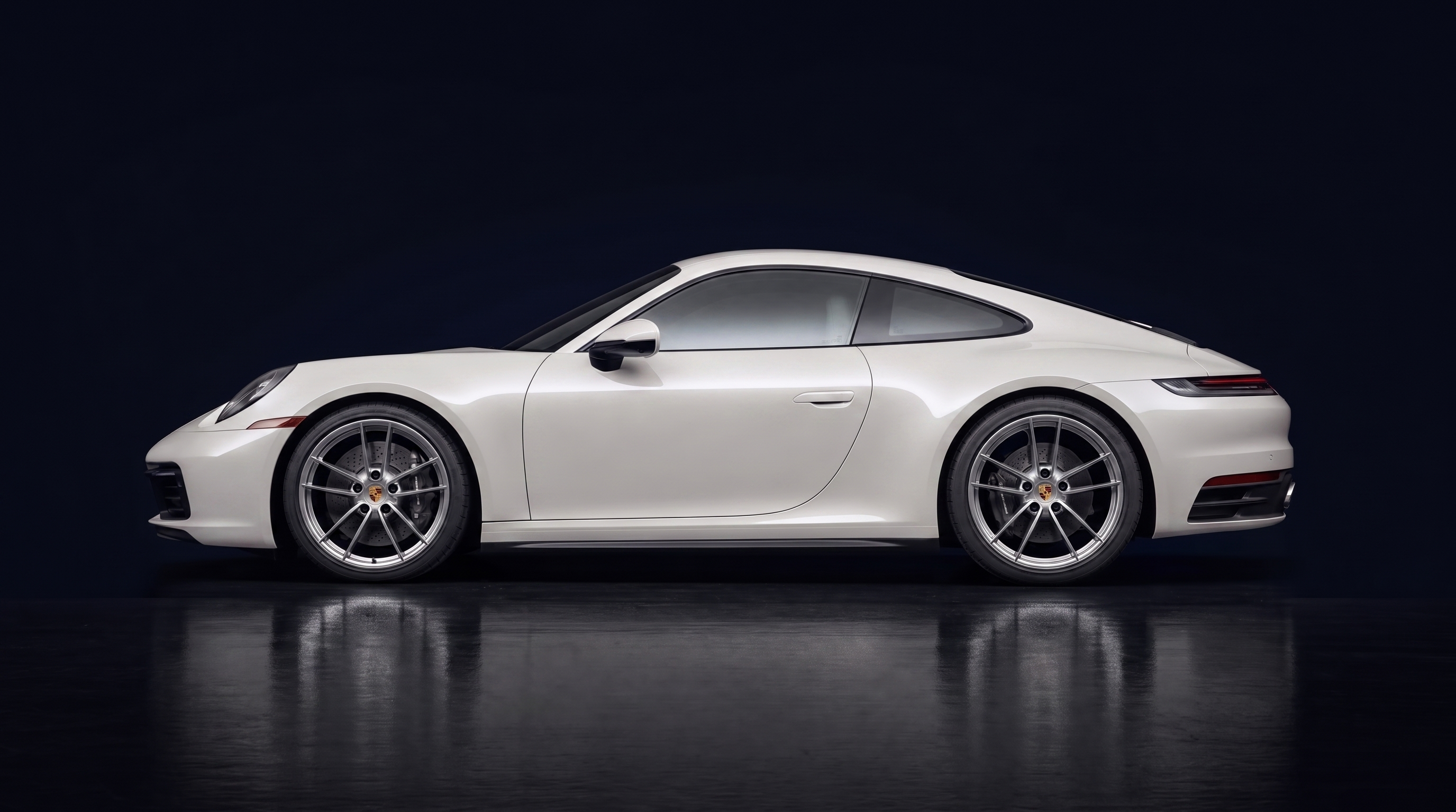 Porsche 911 con wrap blanco
