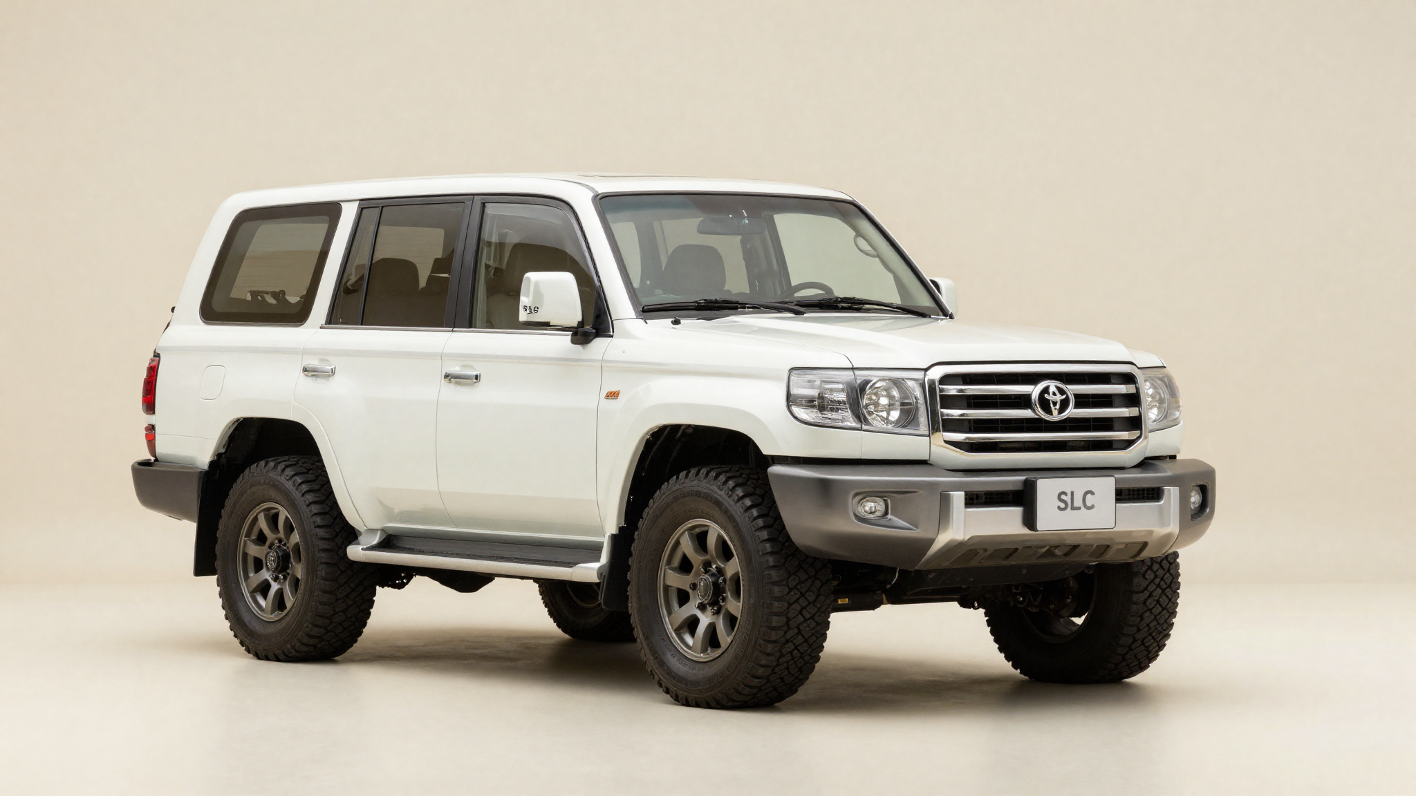 Toyota Land Cruiser V8 on upcountry roads