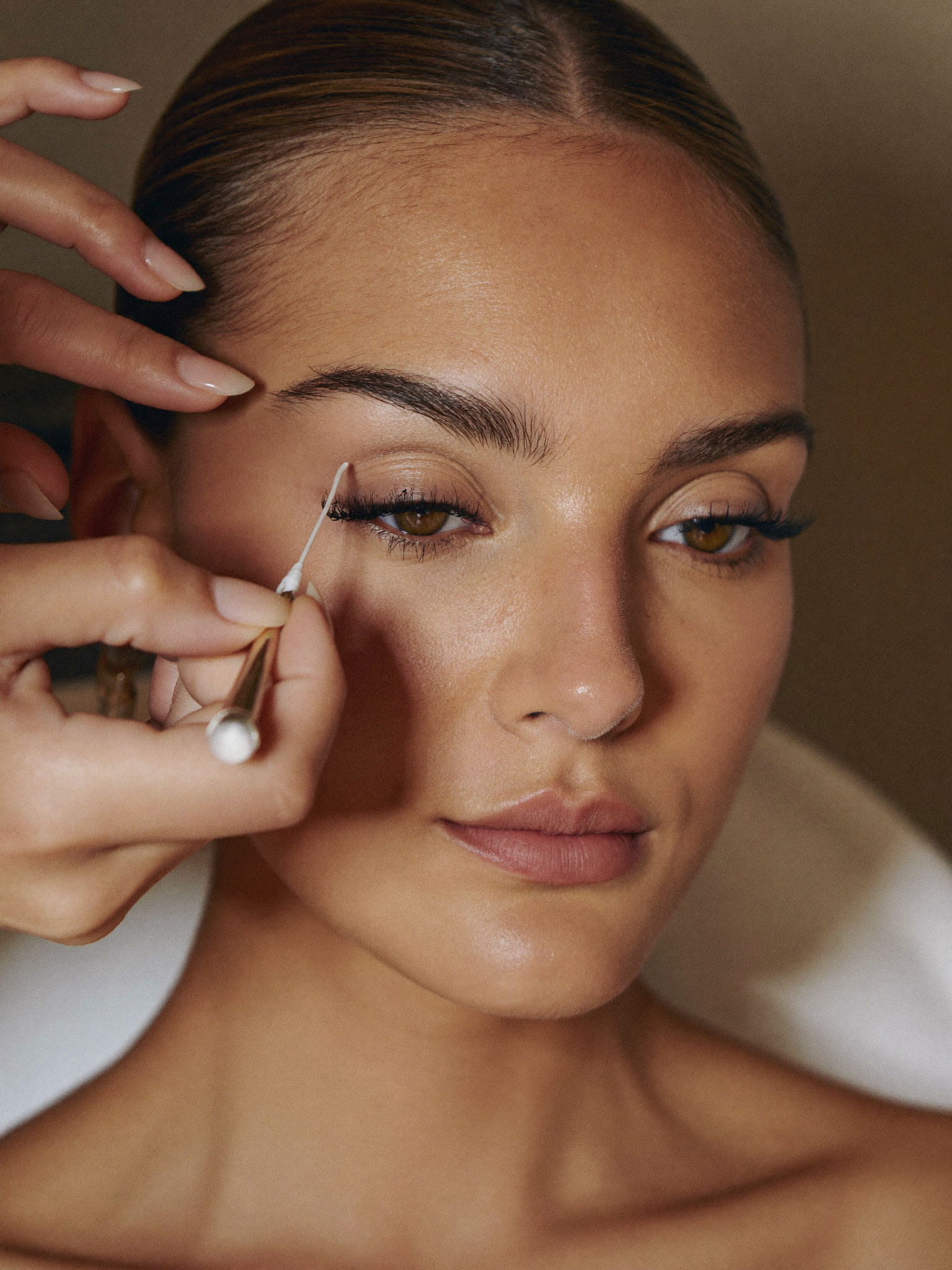 Eyebrow threading service
