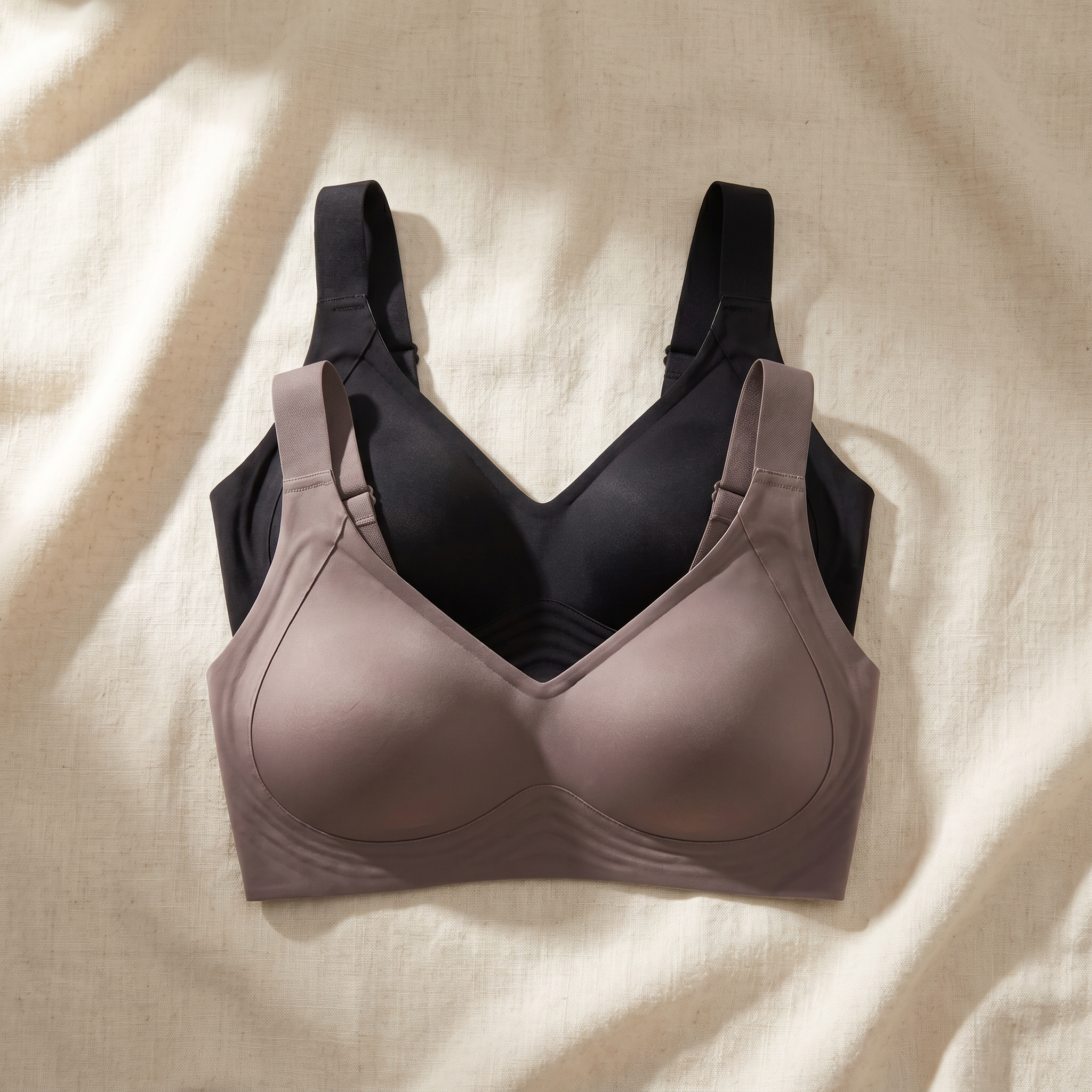 Les 2 brassières CURVILINES (Café et Noir), un sur toi un au lavage