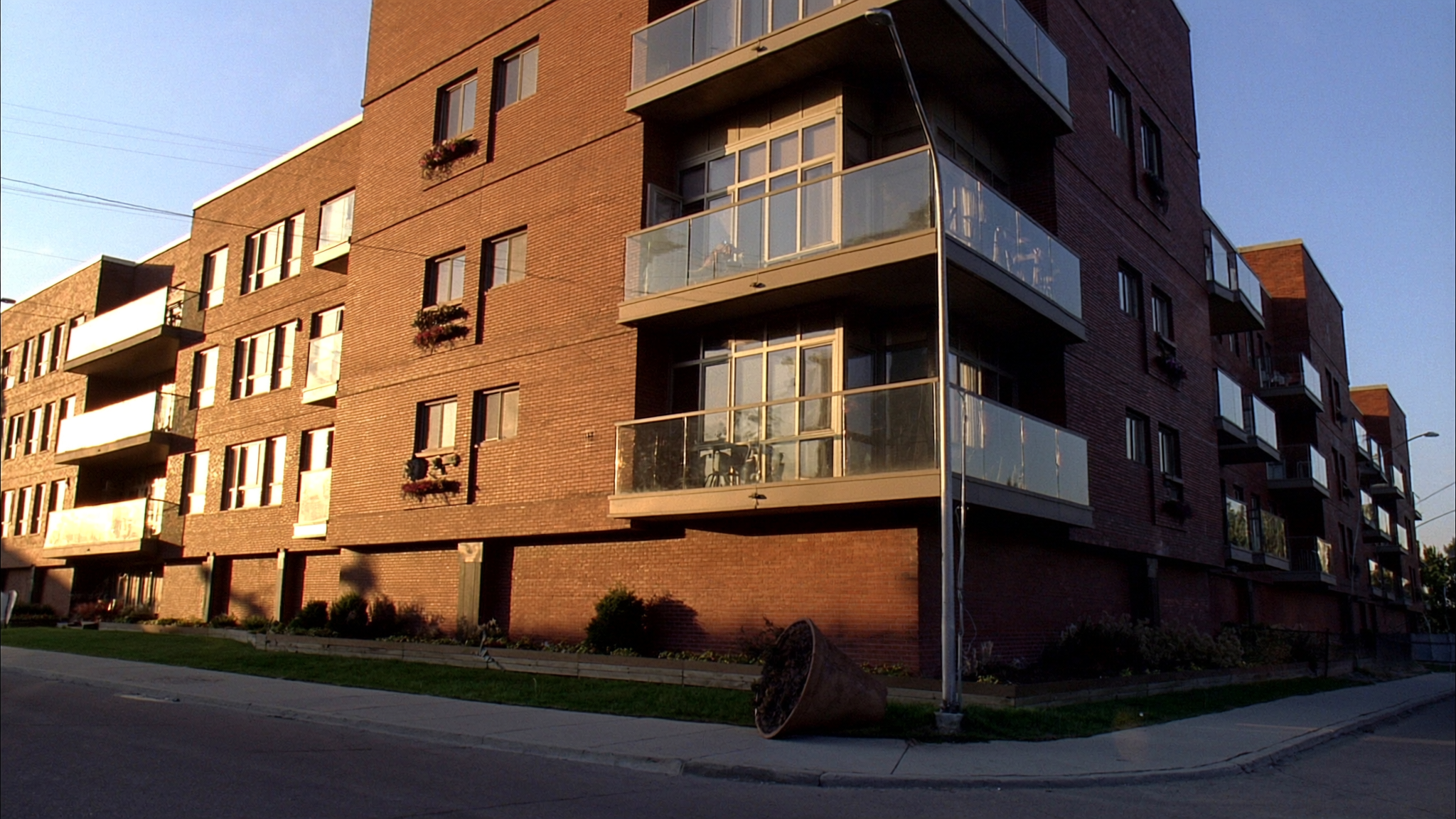 Toronto Two-Bedroom Asking Rent Hit $2,650 in Q2 — $490 Above What Tenants Actually Pay