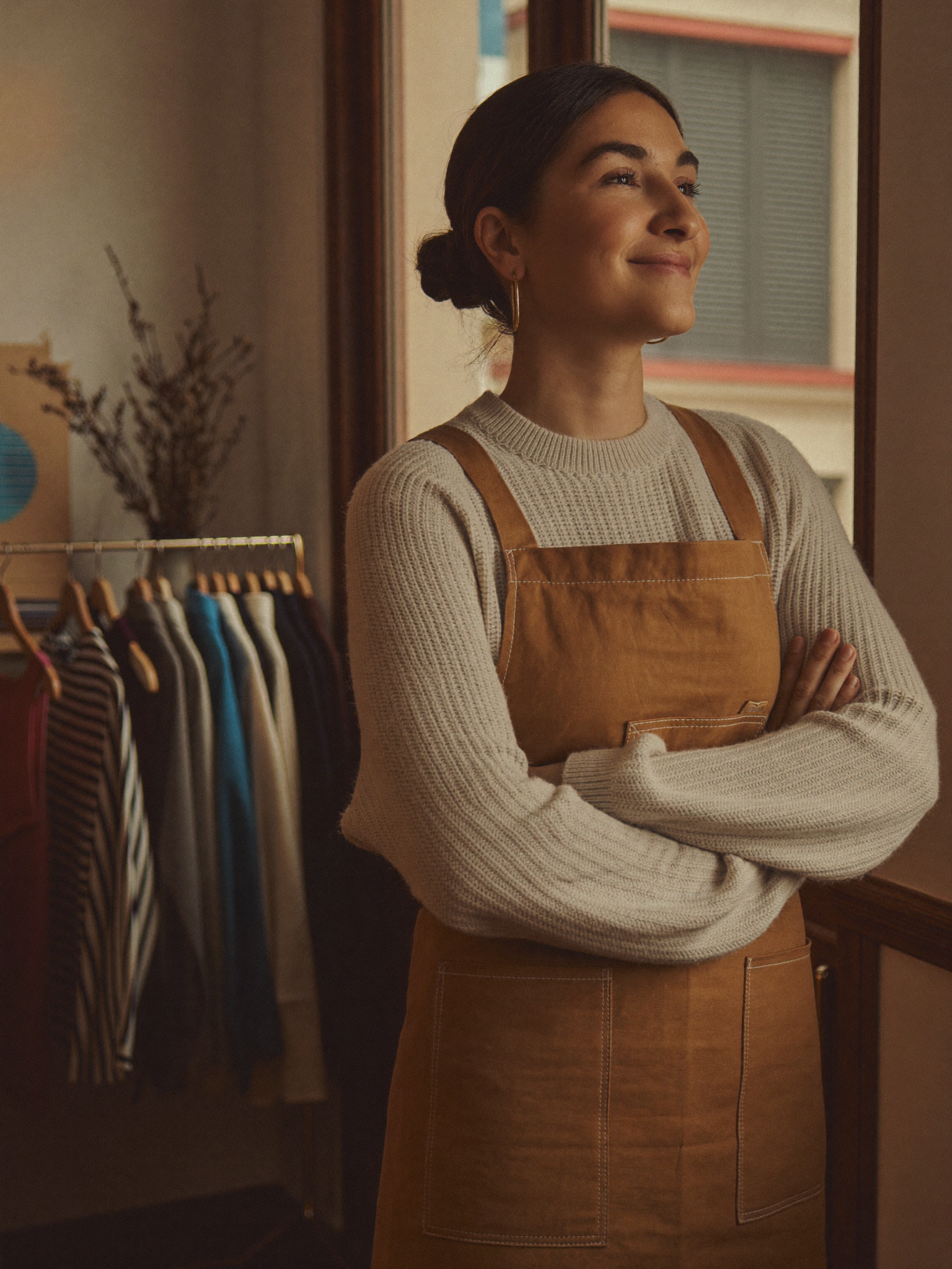 Mujer emprendedora, propietaria de una estética