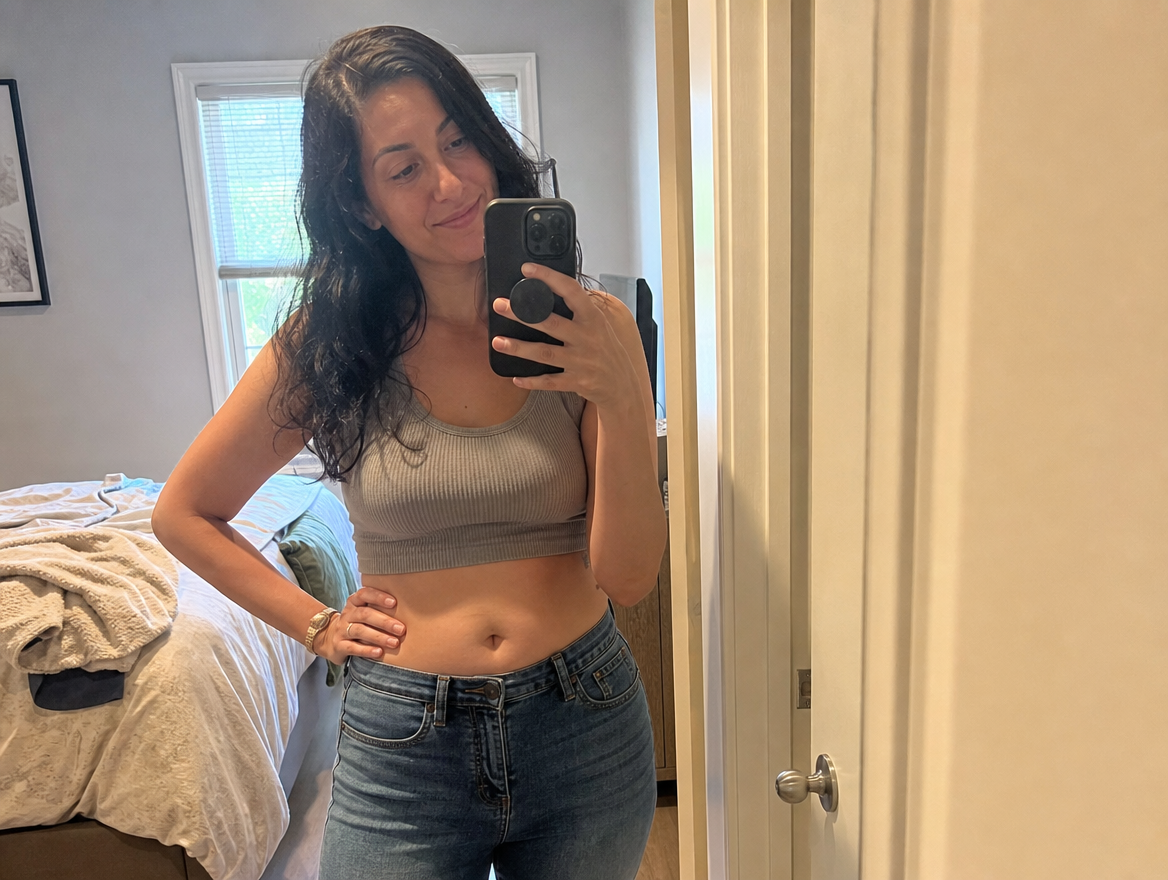 Woman with flat comfortable stomach in mirror selfie