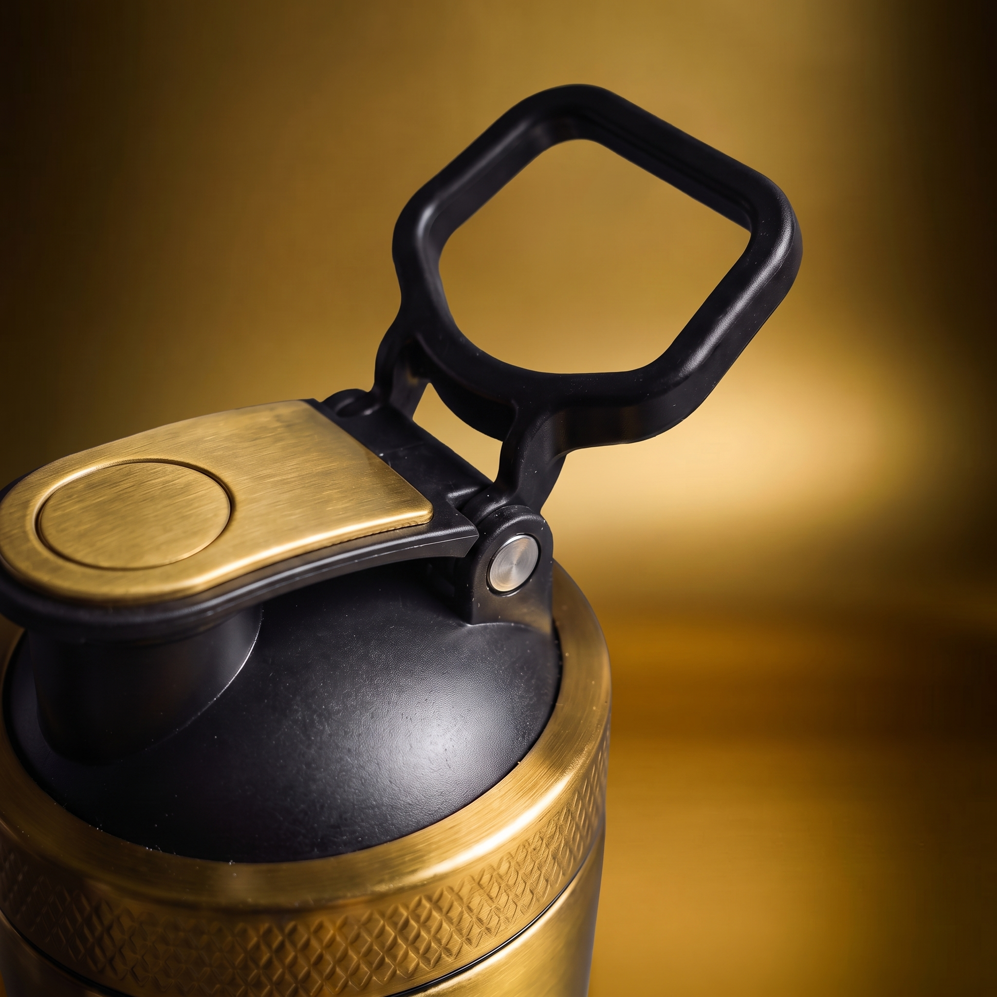 Fold-flat handle
