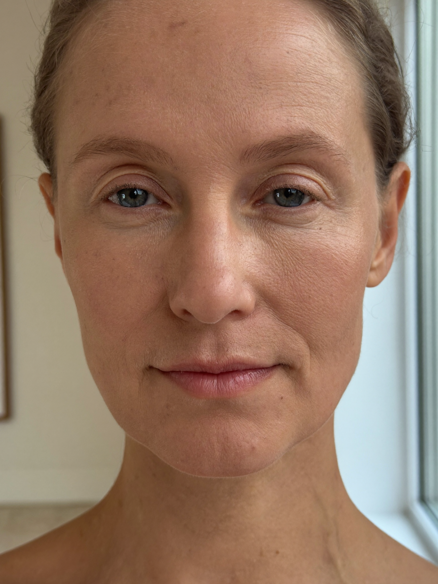Close-up van een uitgeruste oogpartij zonder make-up