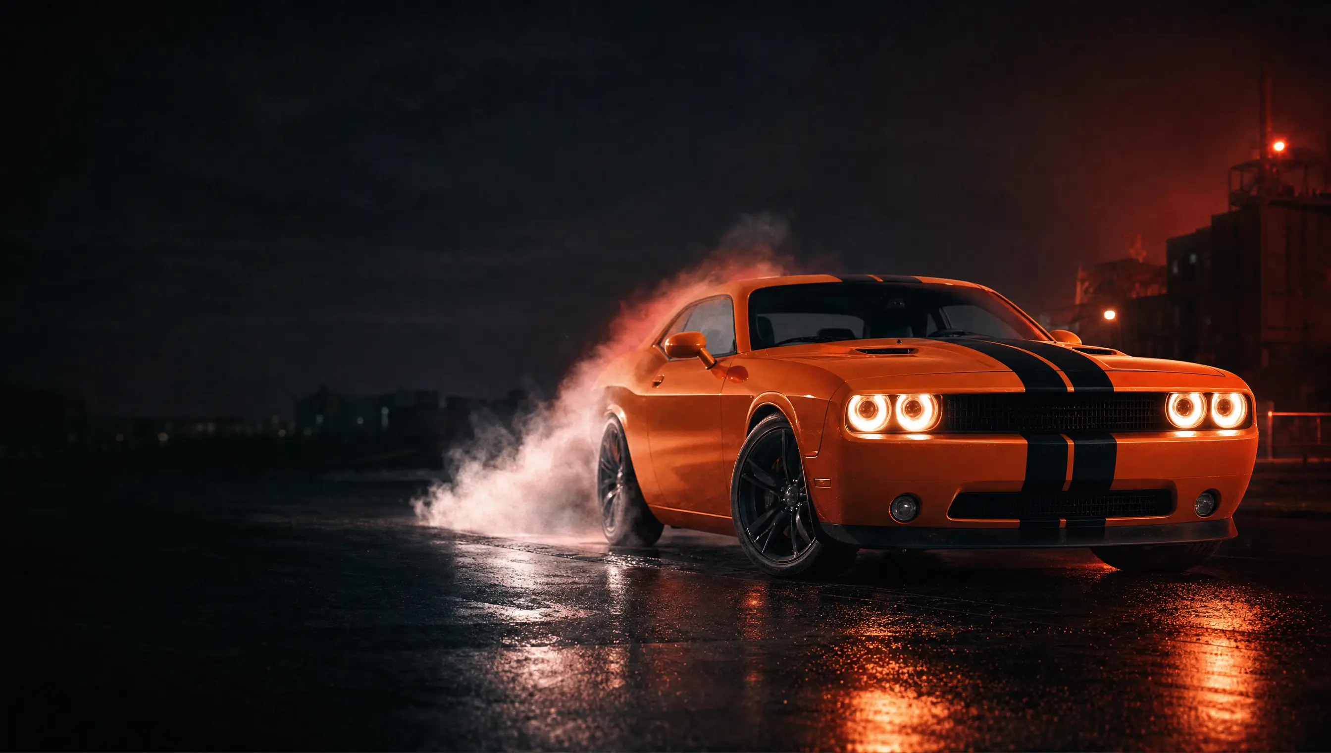 Oranje Dodge Challenger SRT8 met rook en koplampen aan in de nacht
