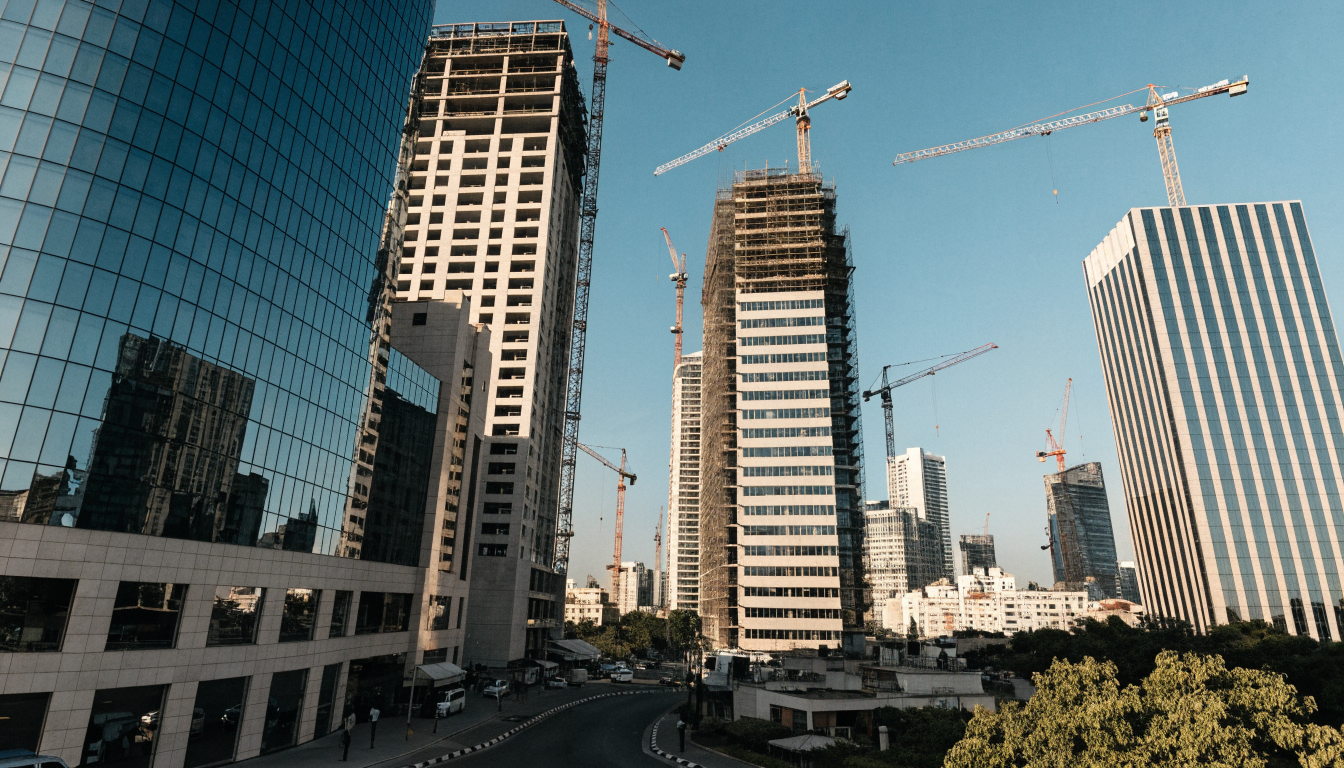 Chantiers et grues dans le quartier d'affaires de Casablanca Chantiers et grues dans le quartier d'affaires de Casablanca