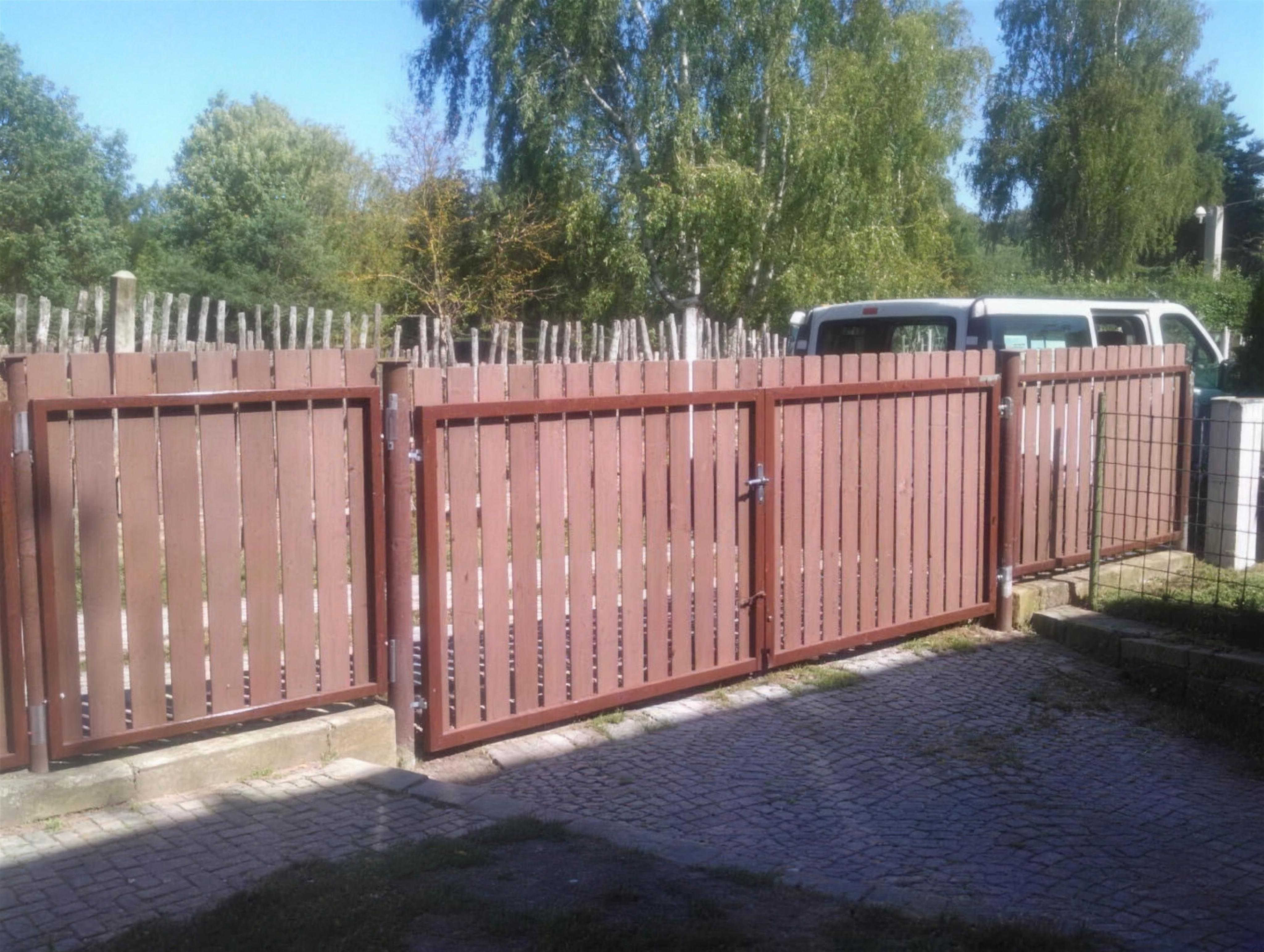Křídlová vjezdová brána
