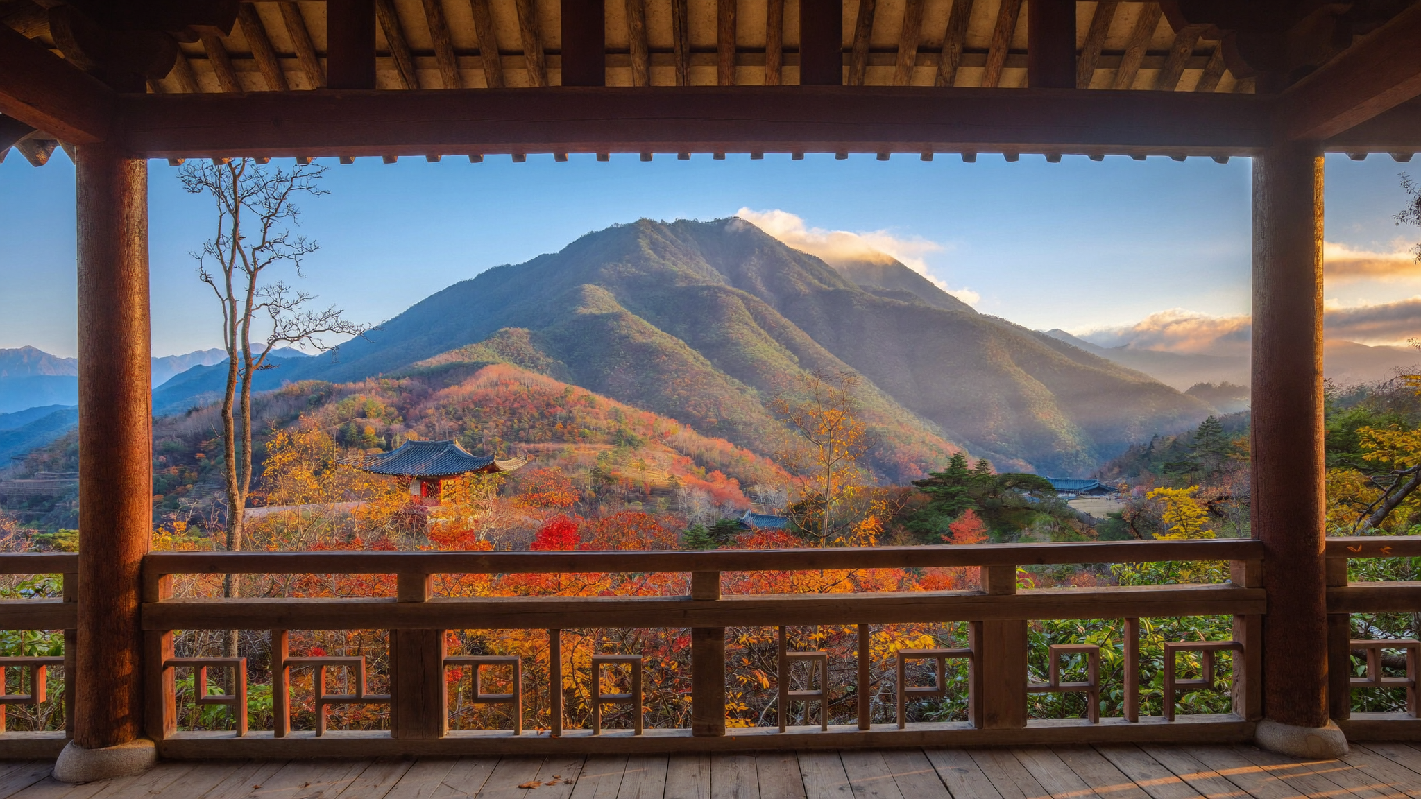 Sokcho Korea travel guide – Seoraksan mountain peaks autumn foliage traditional pavilion golden hour