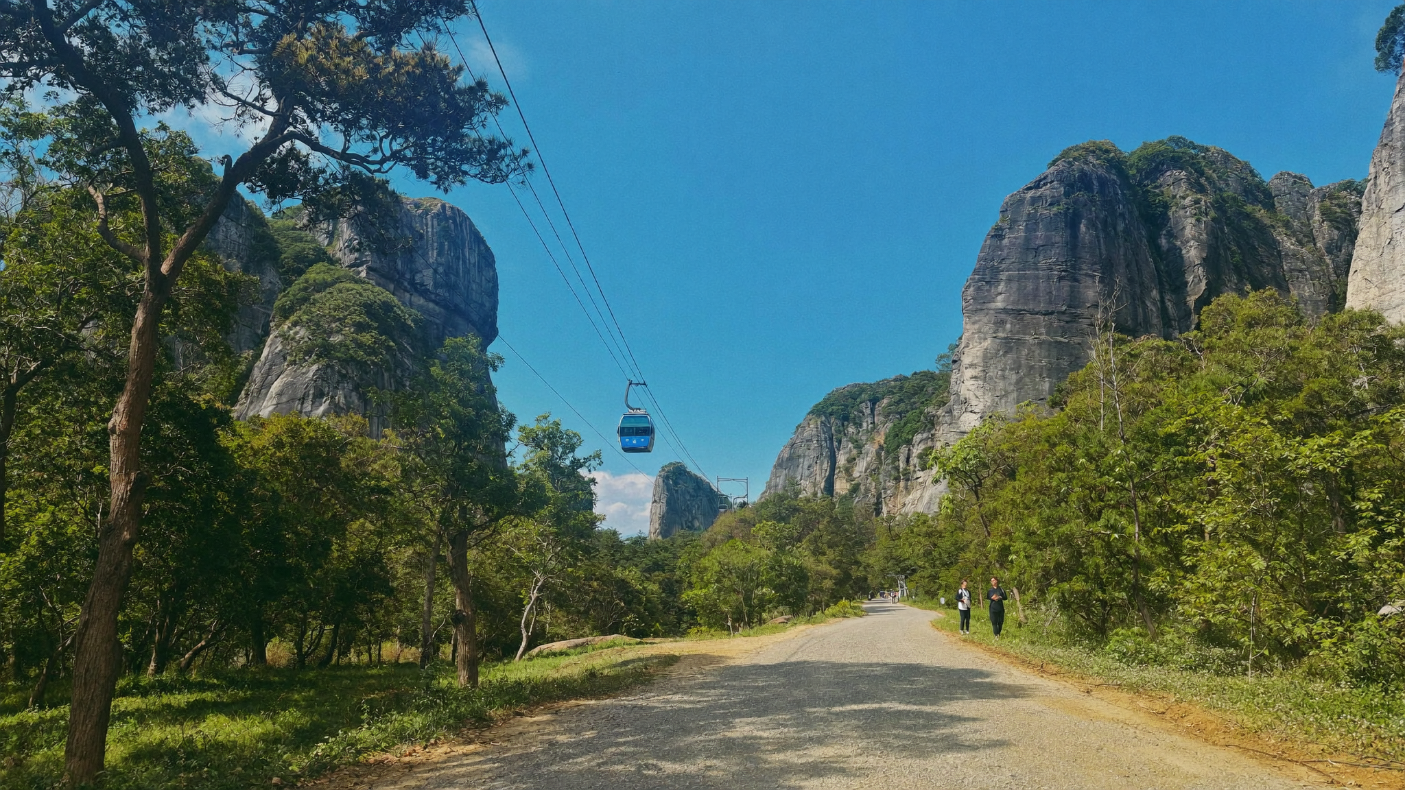 Sokcho Korea Seoraksan hiking trail granite rock formations cable car travel guide