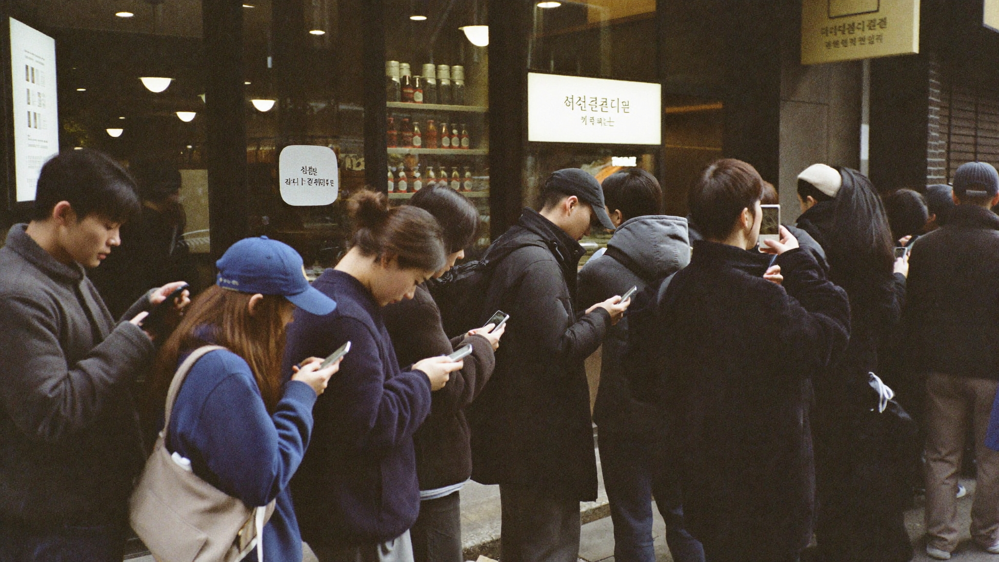 Koreans queuing outside a Seoul dessert cafe for the Dubai chewy cookie trend