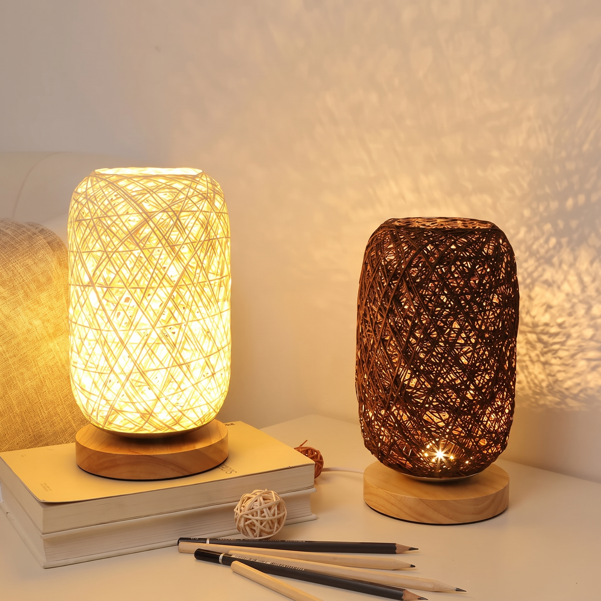 Lampes de table rotin HolzLuma allumées