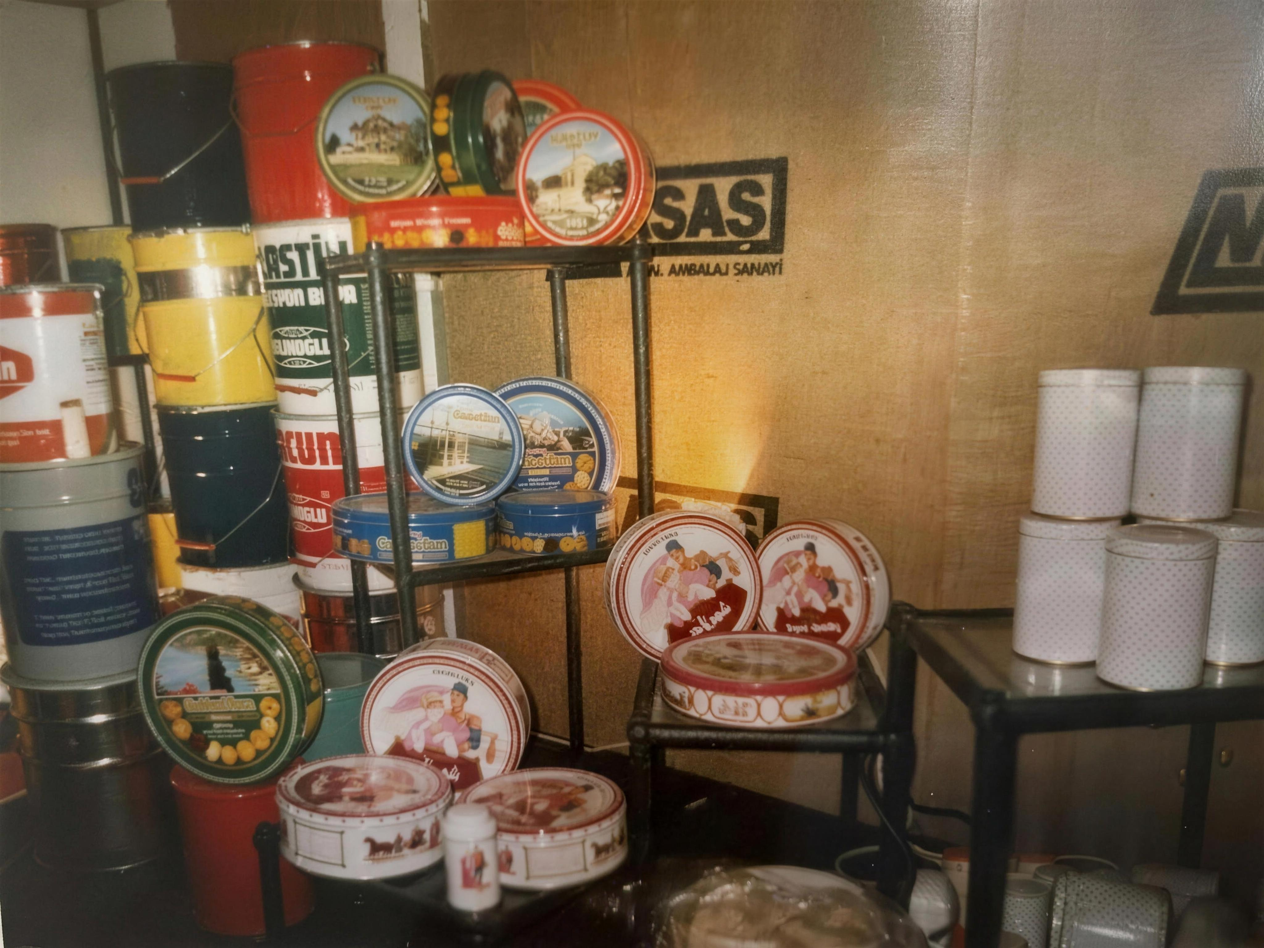 Early Masaş decorative tins on display in İstanbul