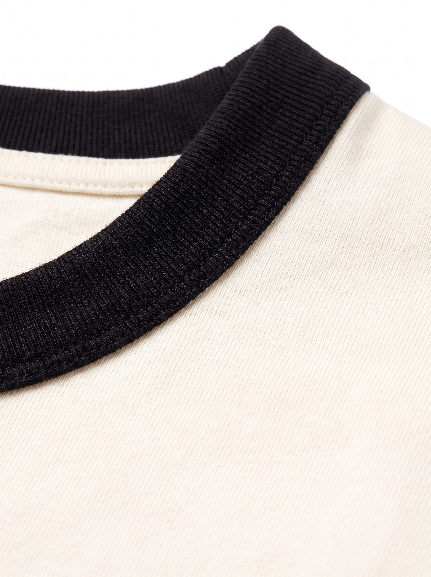 Black ribbed collar and cream jersey detail