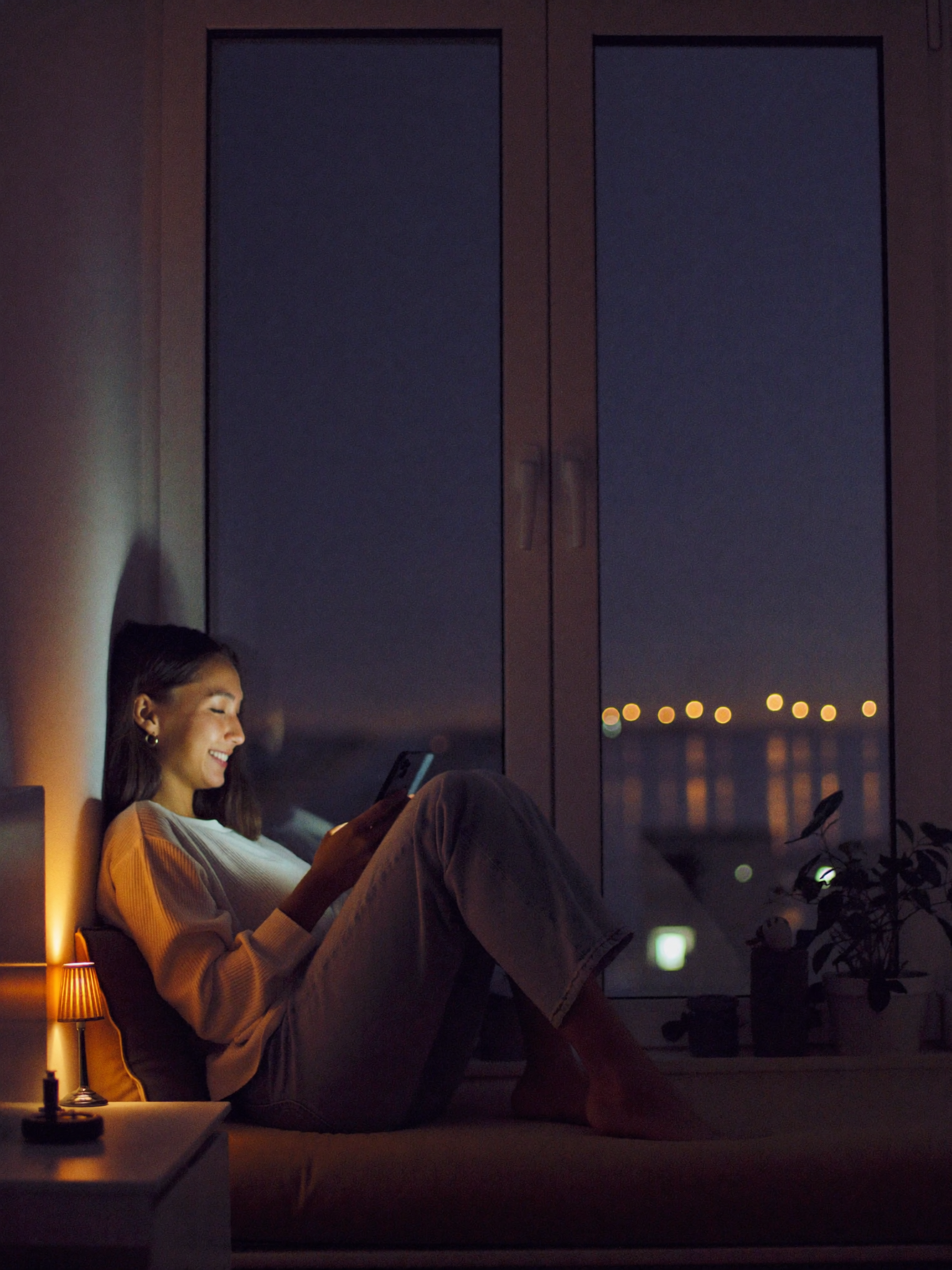 Her - window seat at night, reading his message