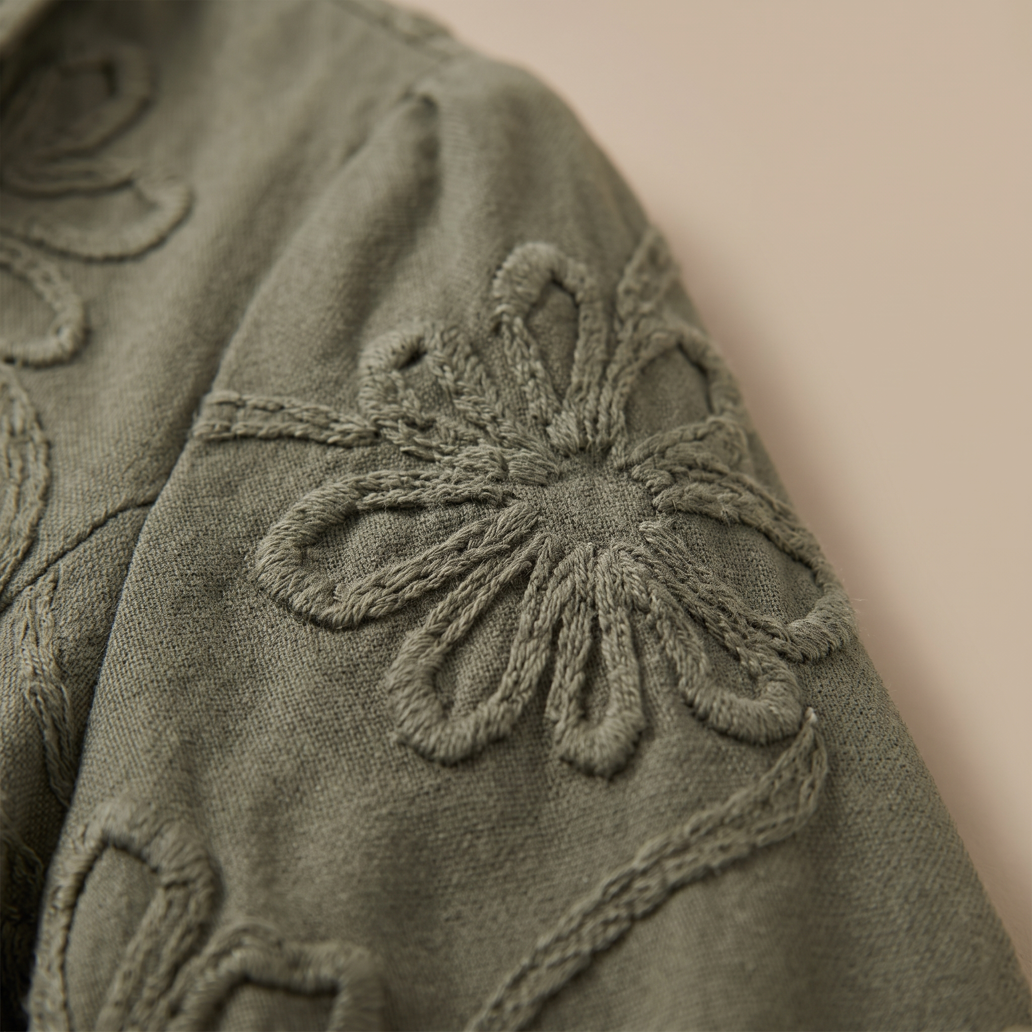 Siuvinėti gėlių raštai