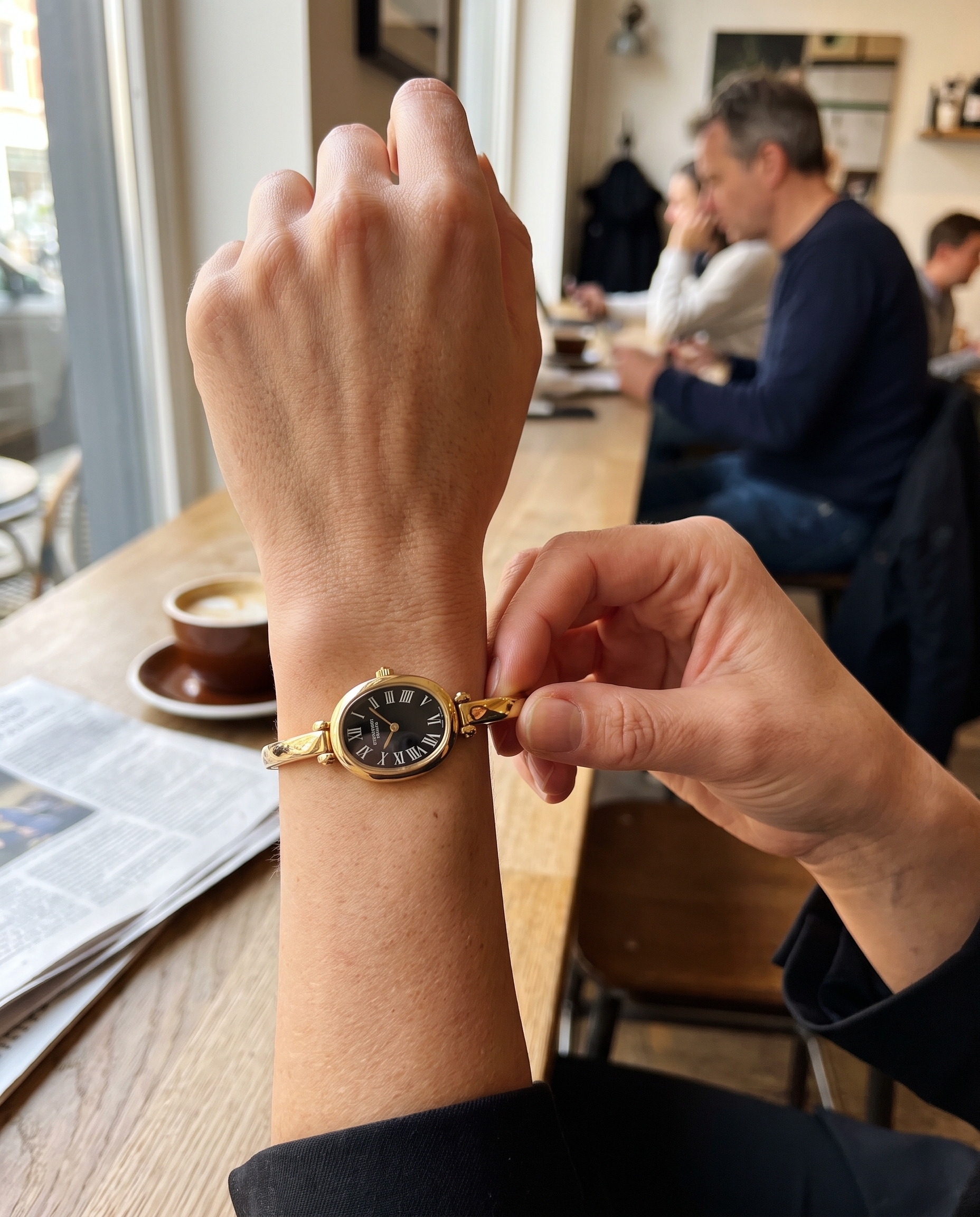 Ovale Armband Horloge in gebruik