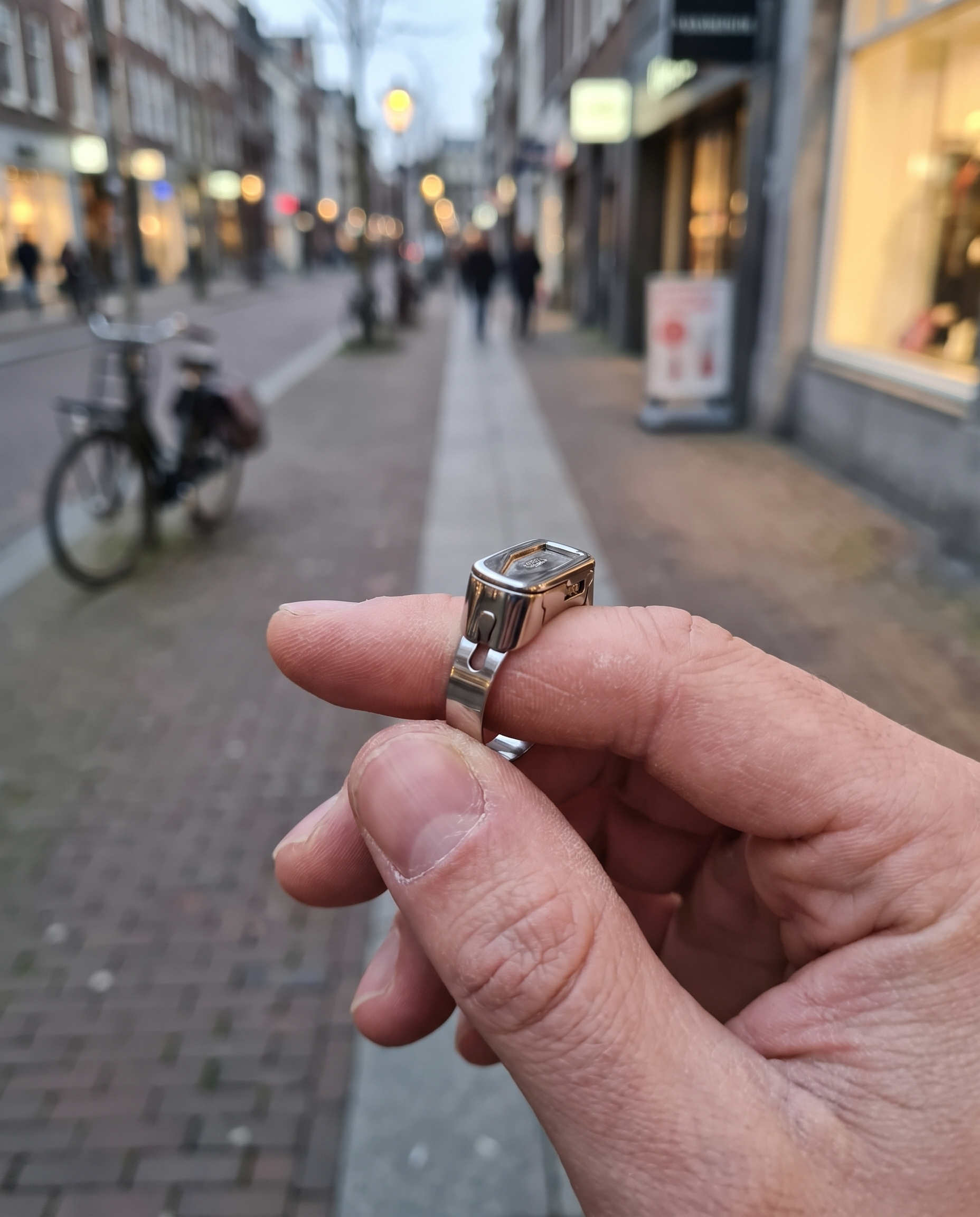 Roestvrij Stalen Zelfverdedigingsring in gebruik