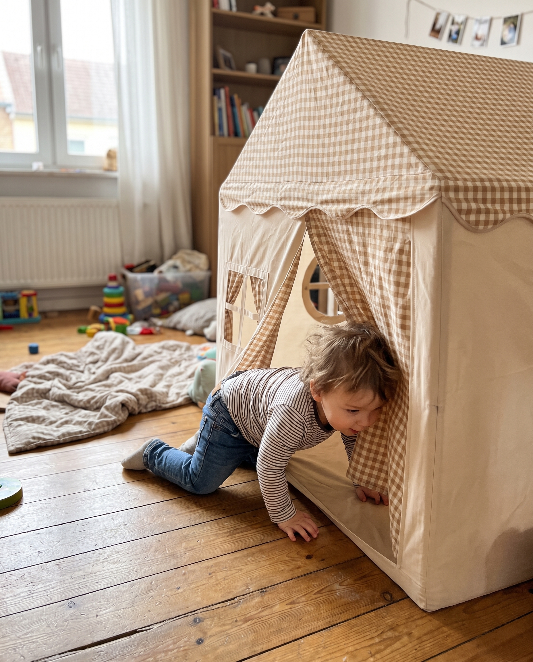 Kinder-Spielzelt für drinnen, Spielhaus 130x120x100 cm mit Vorhängen und Fenstern | Sansoti in Gebrauch