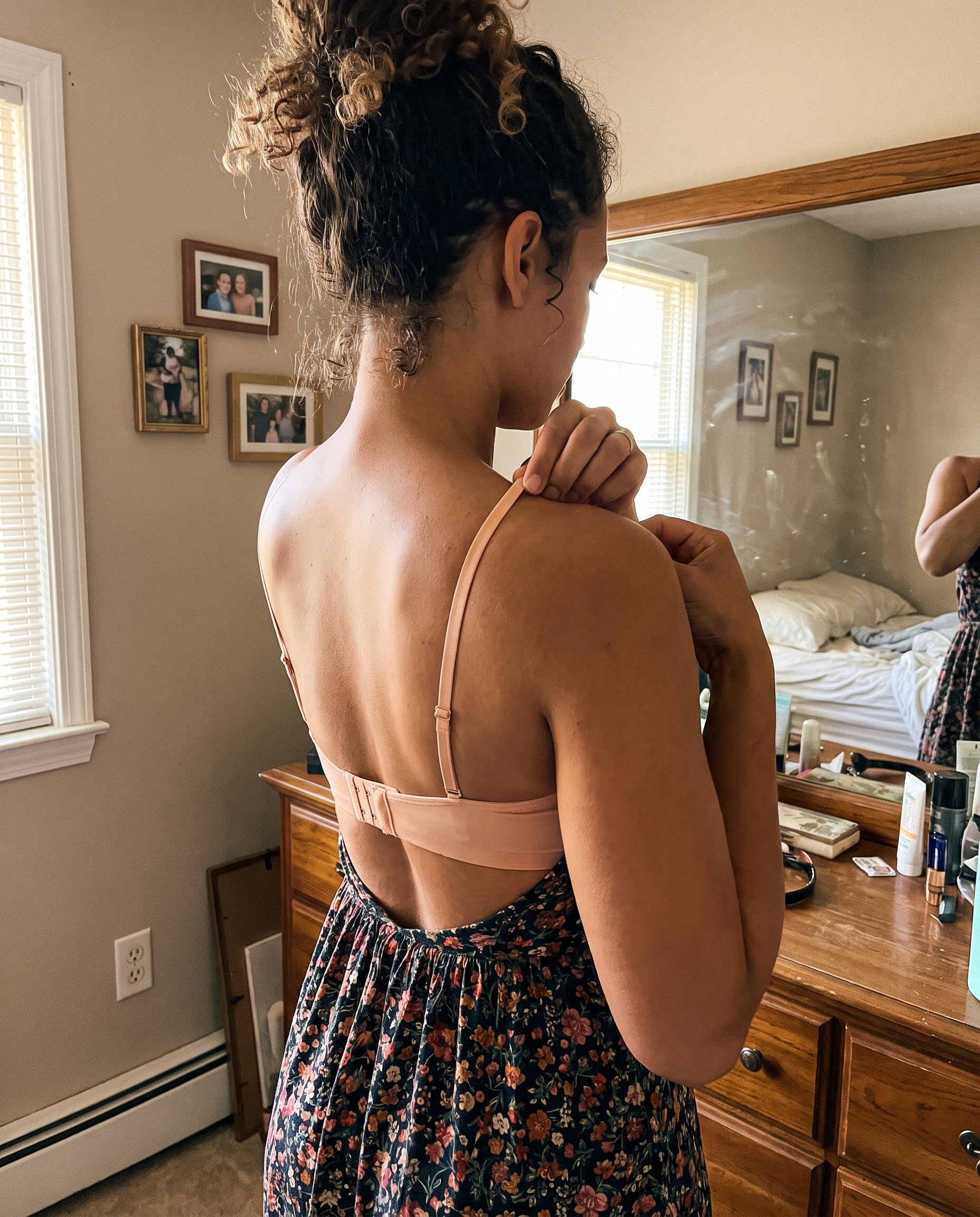 Wireless Lift Bra for Backless Dresses & Halter Tops in use
