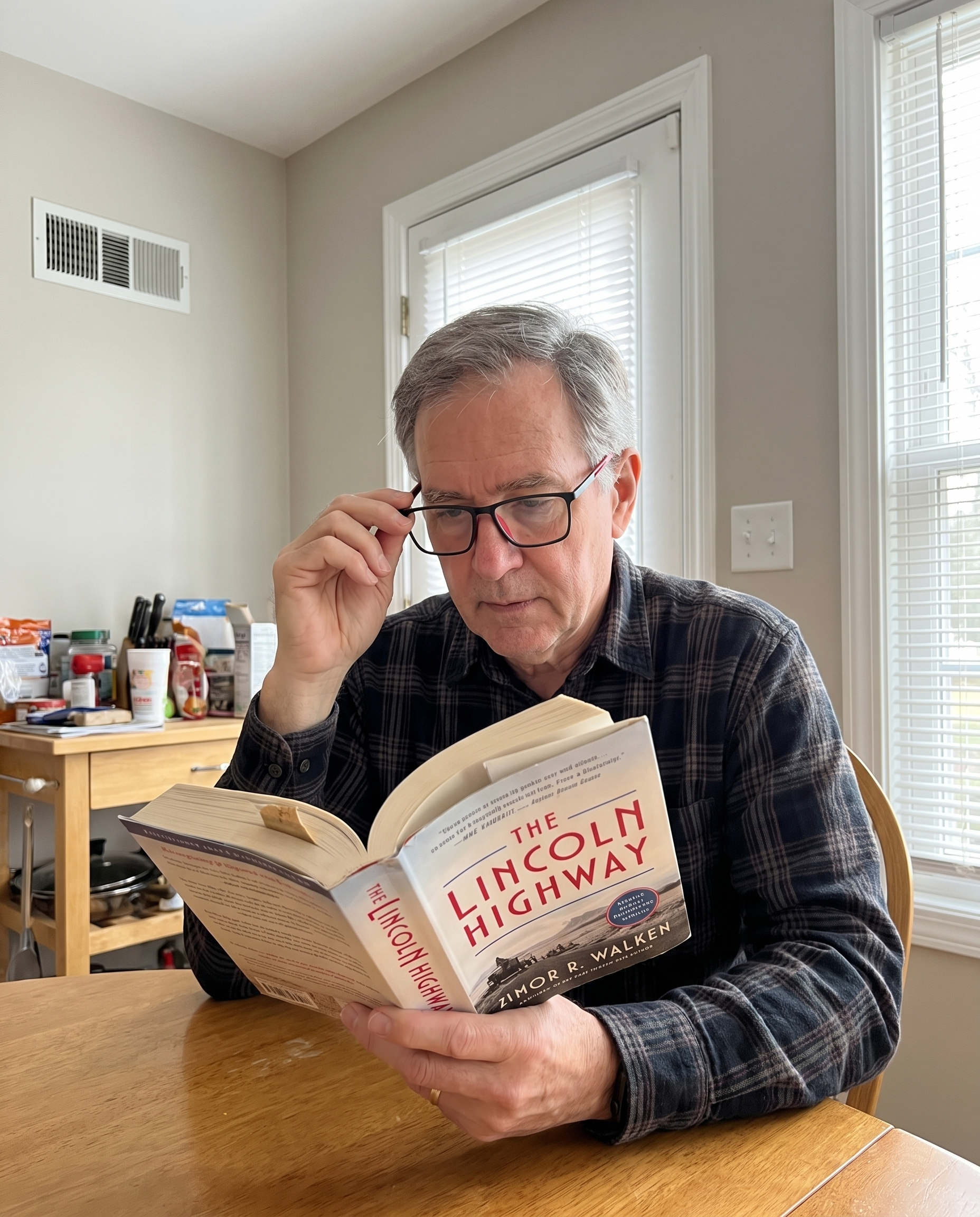 Progressive Reading Glasses Multifocal Lenses in use