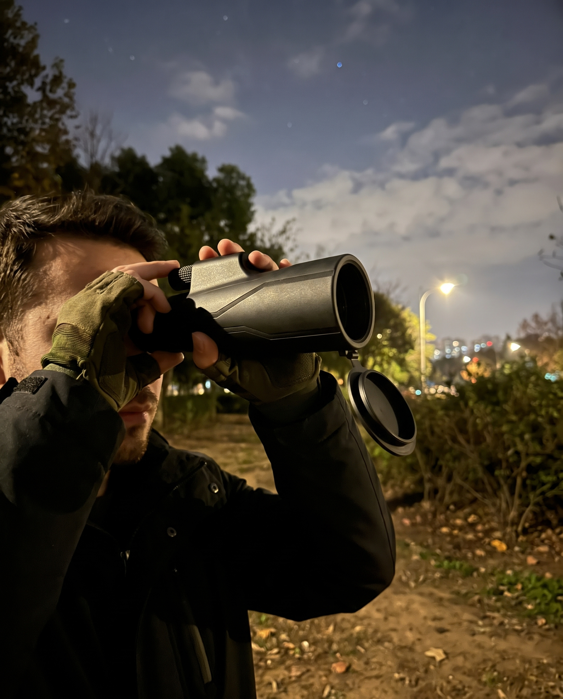 Professional Stargazing Telescope 500x Magnification in use