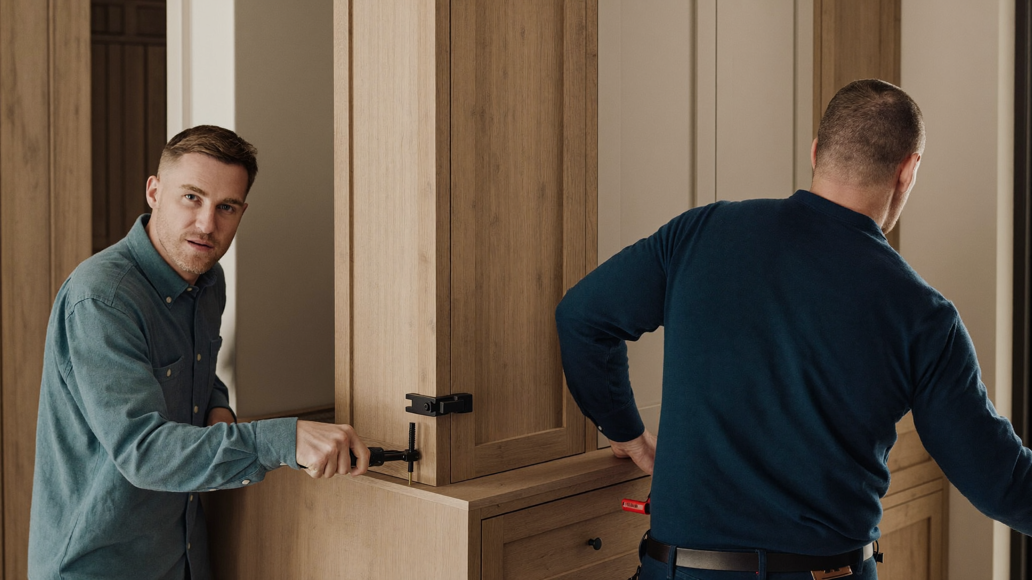 Craftsman fitting bespoke cabinets in a kitchen