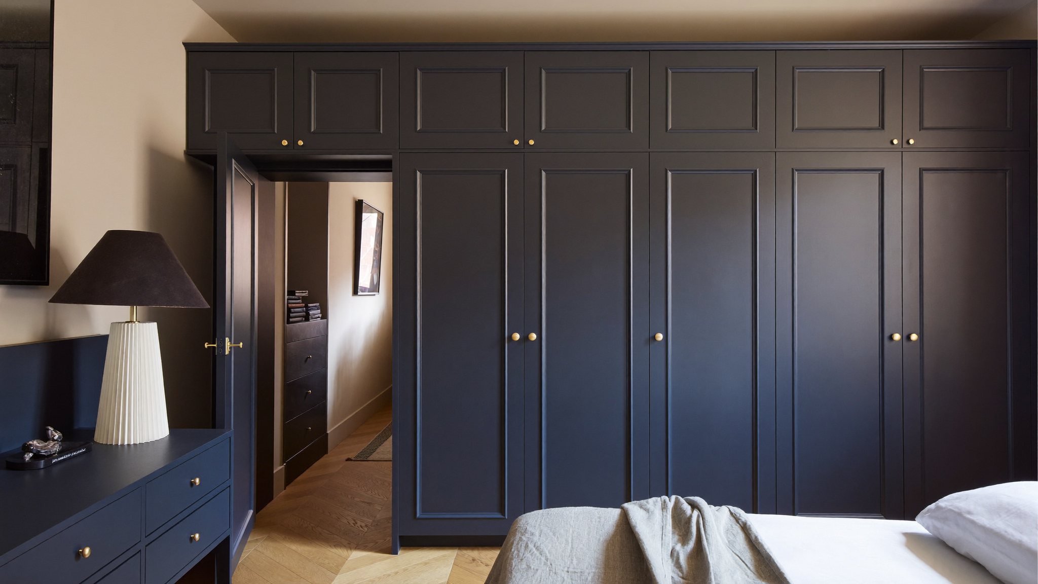 Bespoke fitted furniture — photo 3