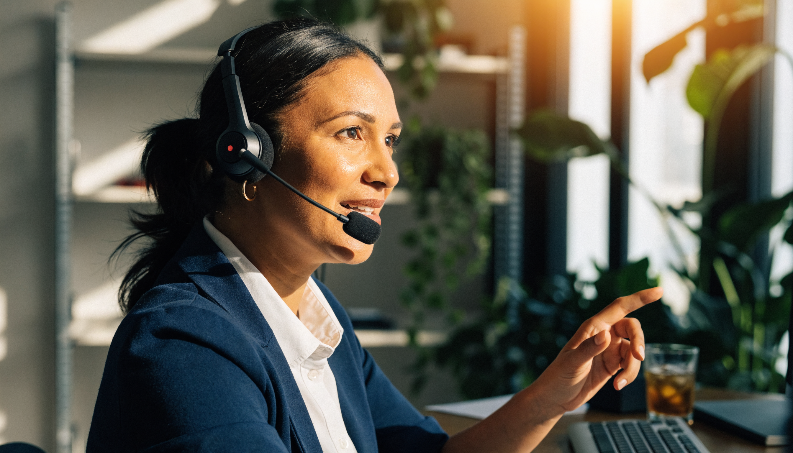 Canadian customer support agent friendly WhatsApp response