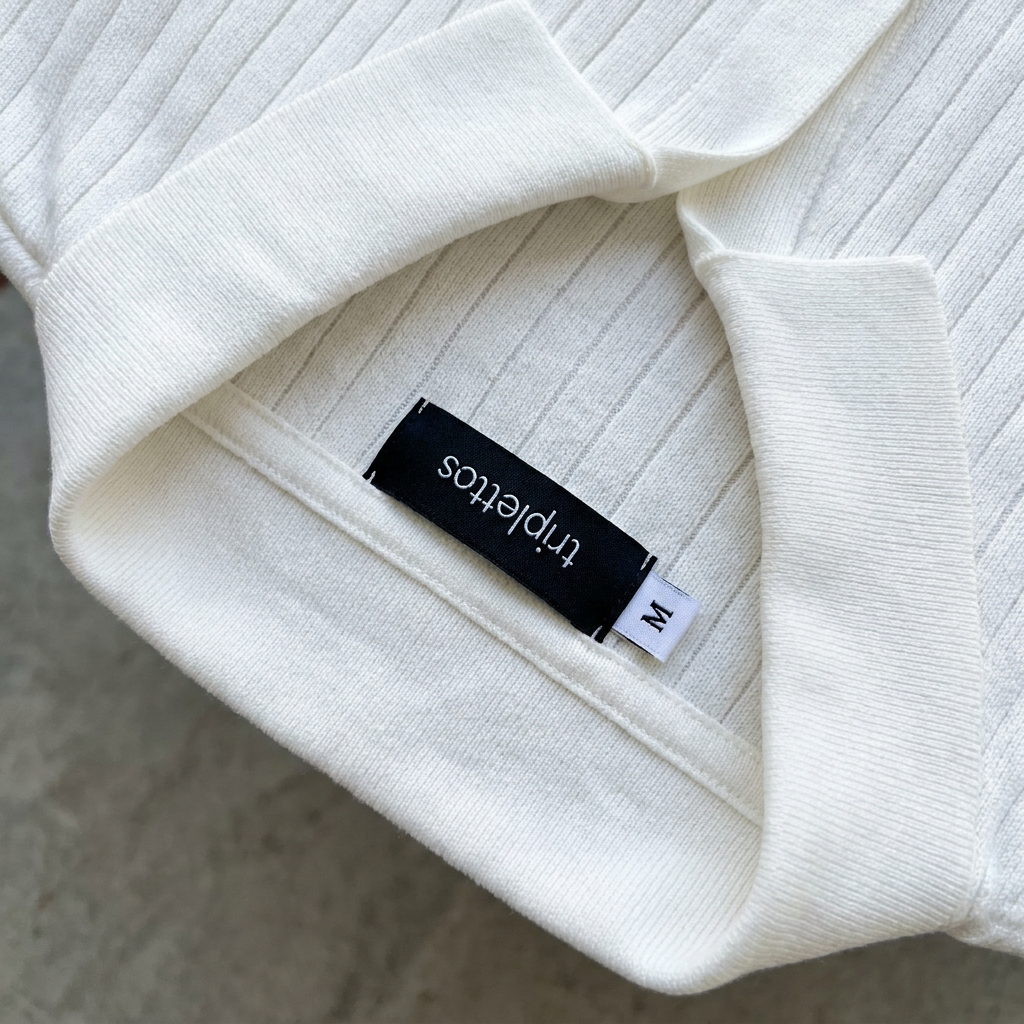 Woven Triplettos neck label with size M tab
